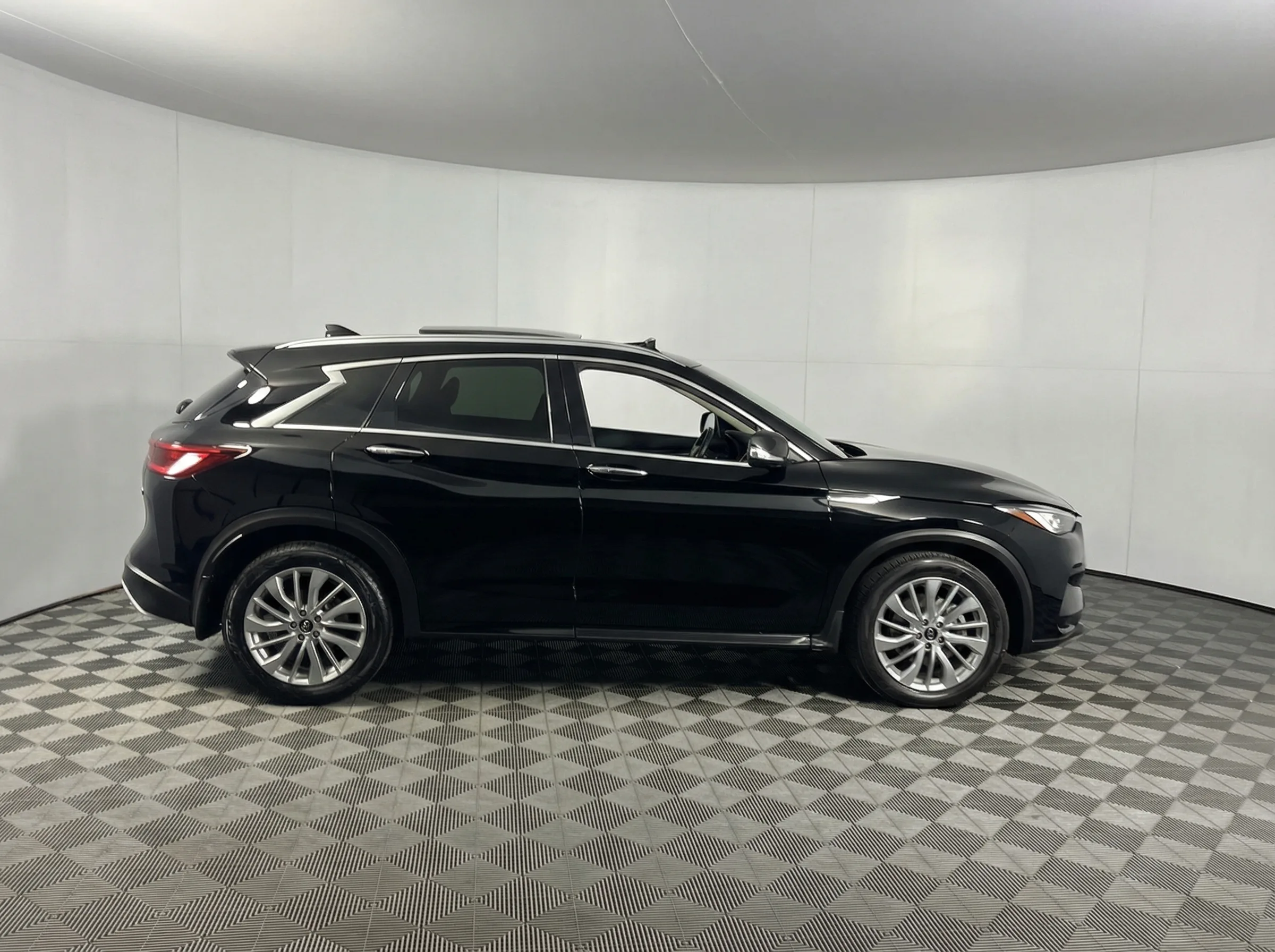 2023 INFINITI QX50 LUXE — photo 1
