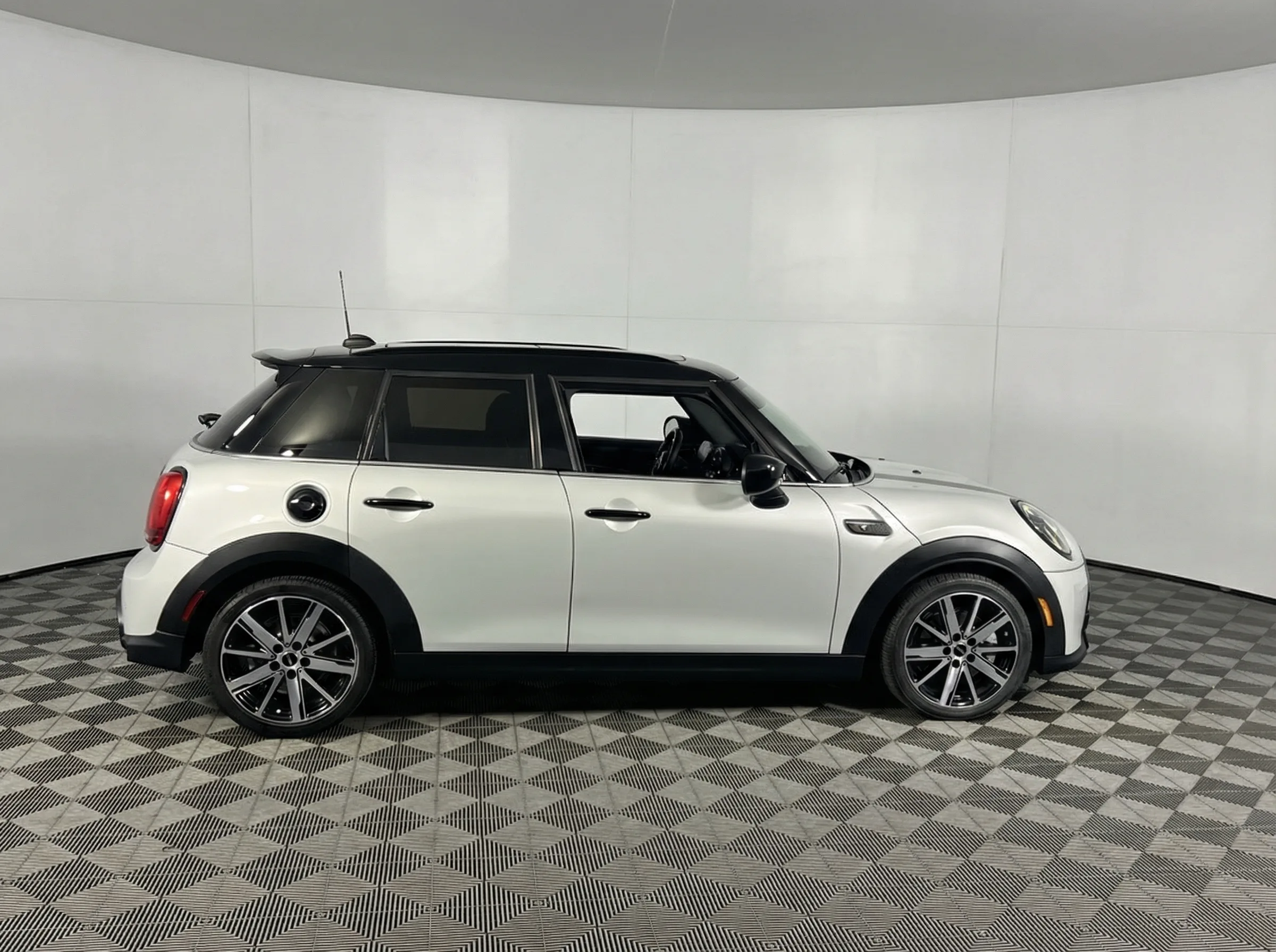 2023 MINI Cooper S Signature — photo 1
