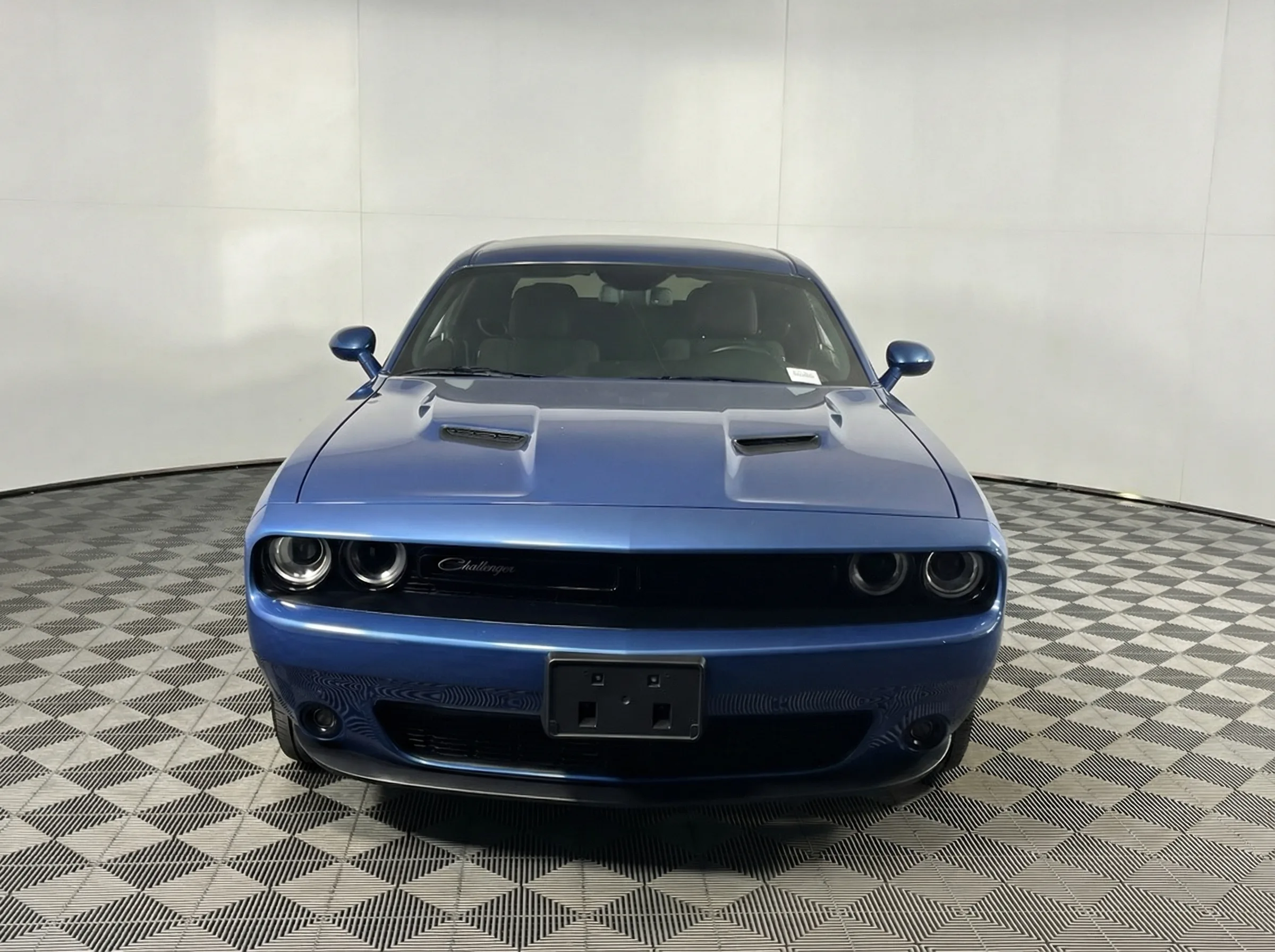 2023 Dodge Challenger SXT — photo 1