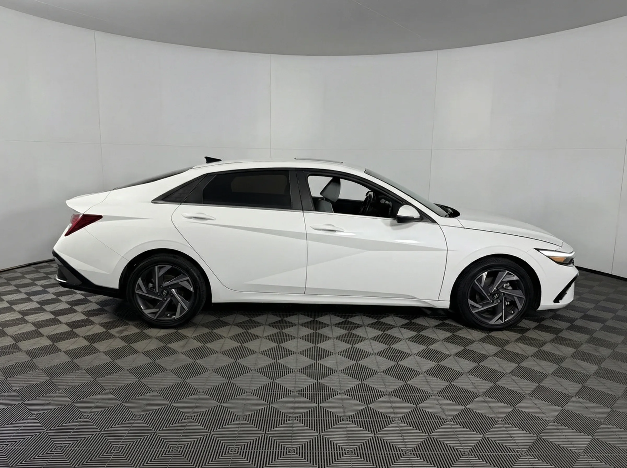 2025 Hyundai Elantra Hybrid Limited — photo 1