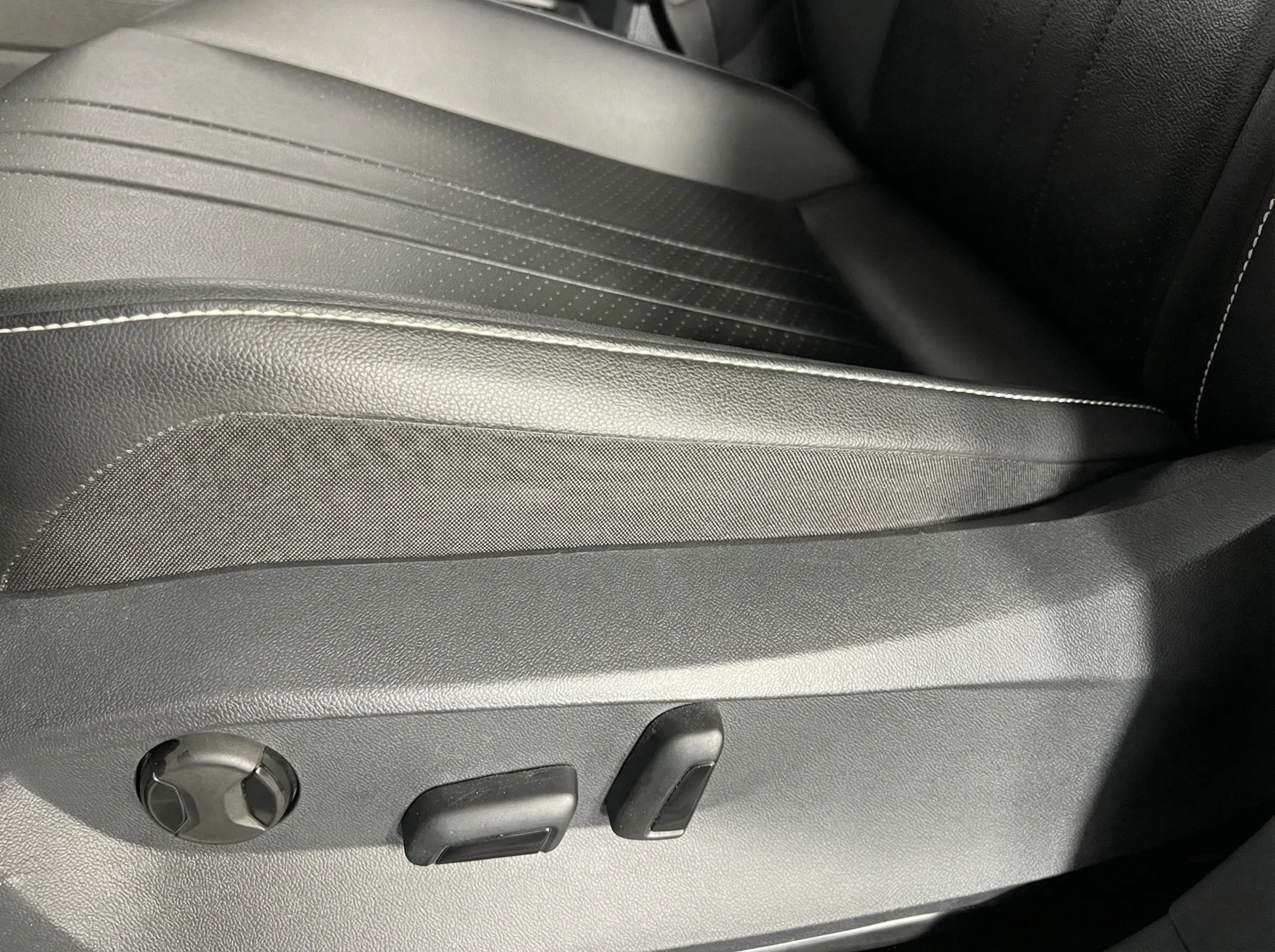 2024 Volkswagen Tiguan 2.0T Wolfsburg Edition — thumbnail 10