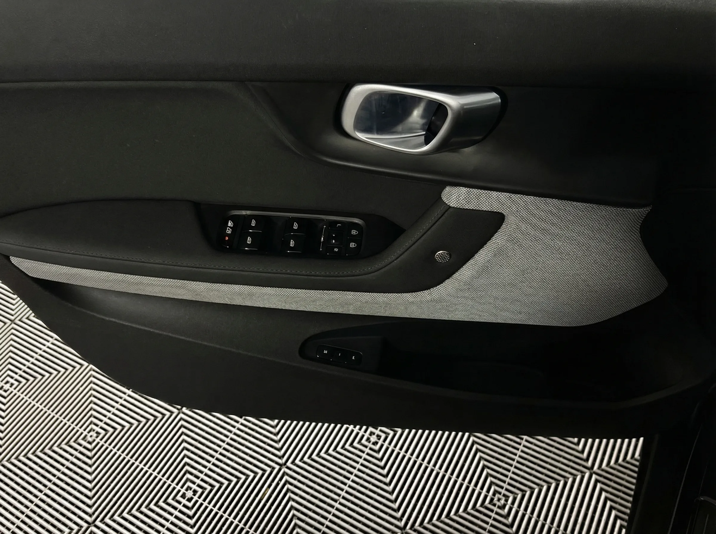 2023 Polestar 2 Long Range Dual Motor Performance Plus — thumbnail 11