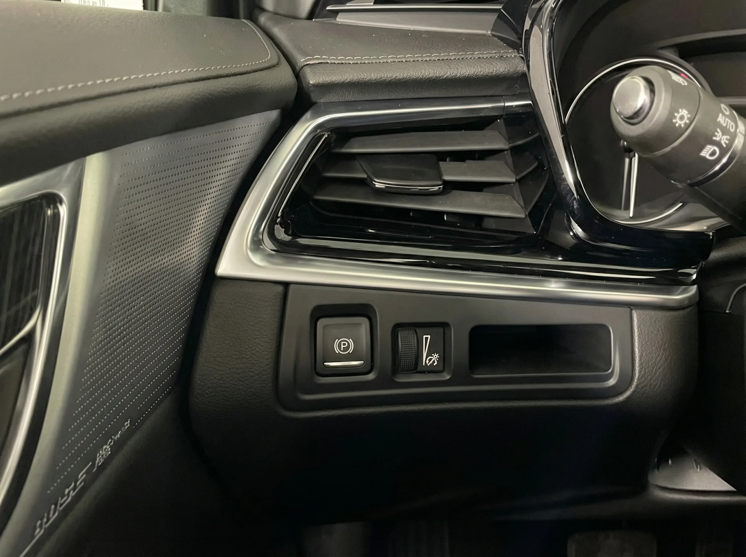 2024 Cadillac XT6 Premium Luxury — thumbnail 11