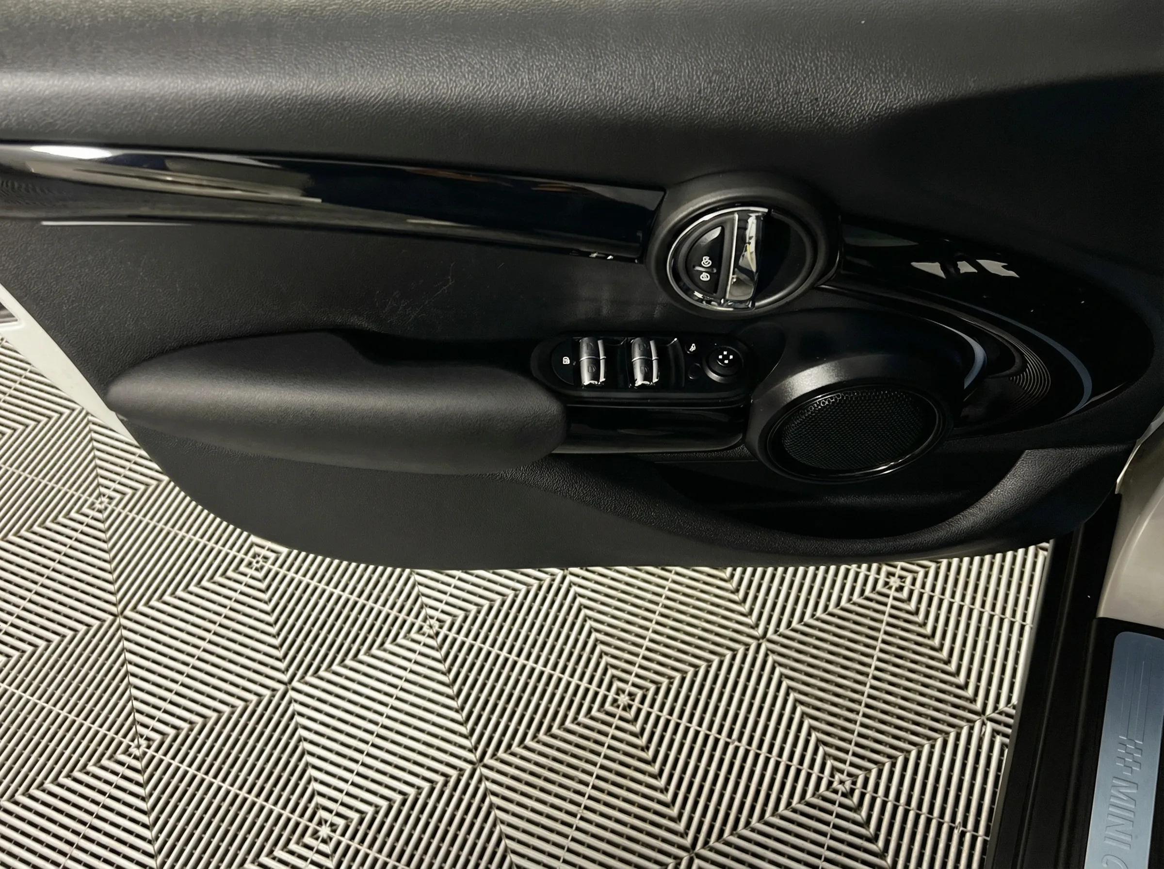 2023 MINI Cooper S Signature — thumbnail 11