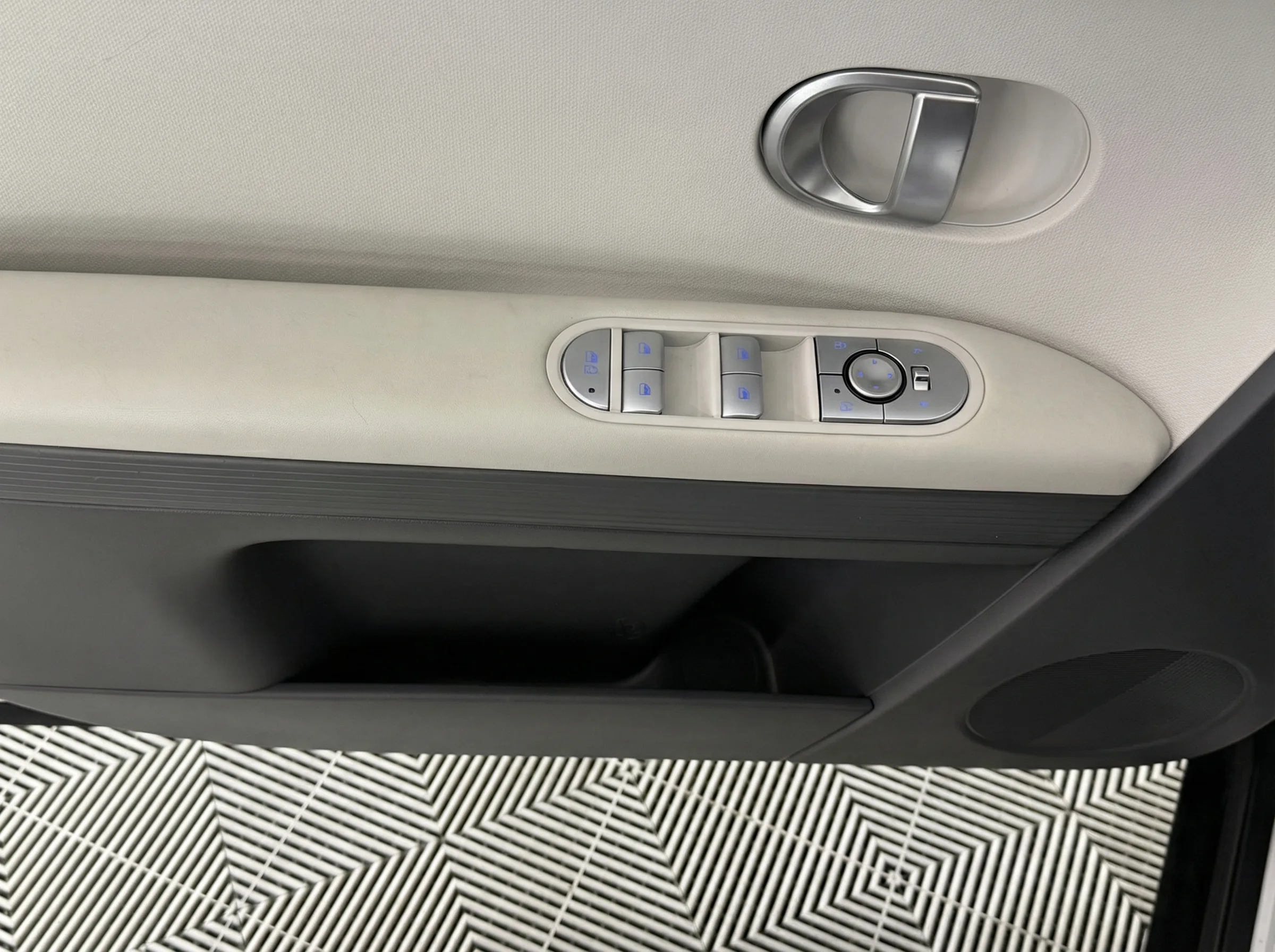 2024 Hyundai IONIQ 5 SEL — thumbnail 11