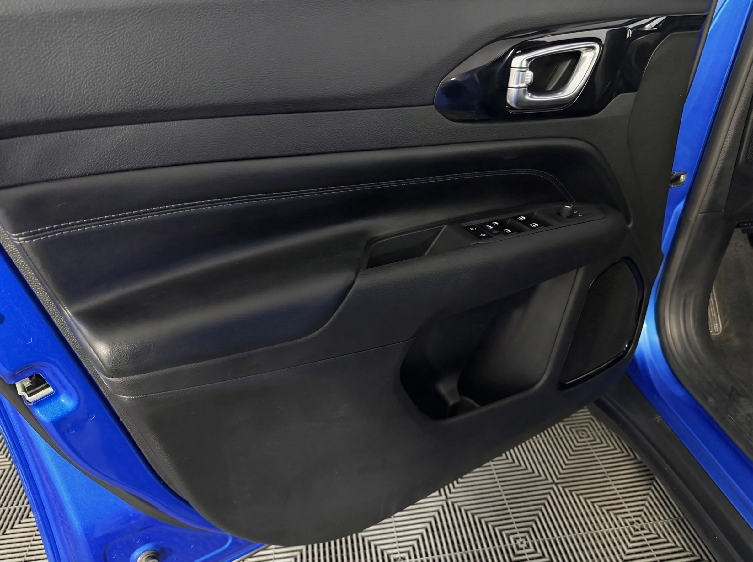 2025 Jeep Compass Latitude — thumbnail 11