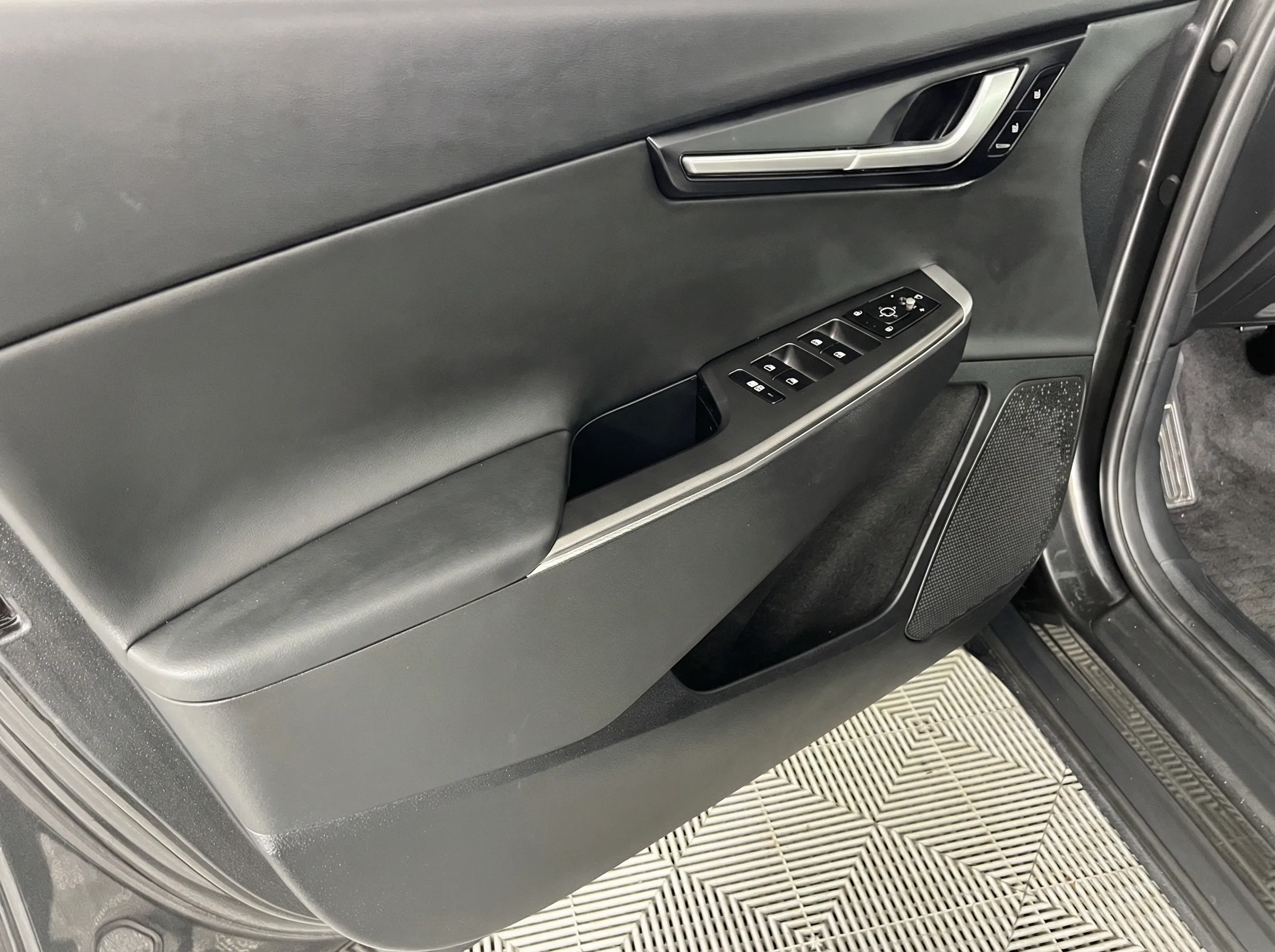 2024 Kia EV6 Light — thumbnail 13