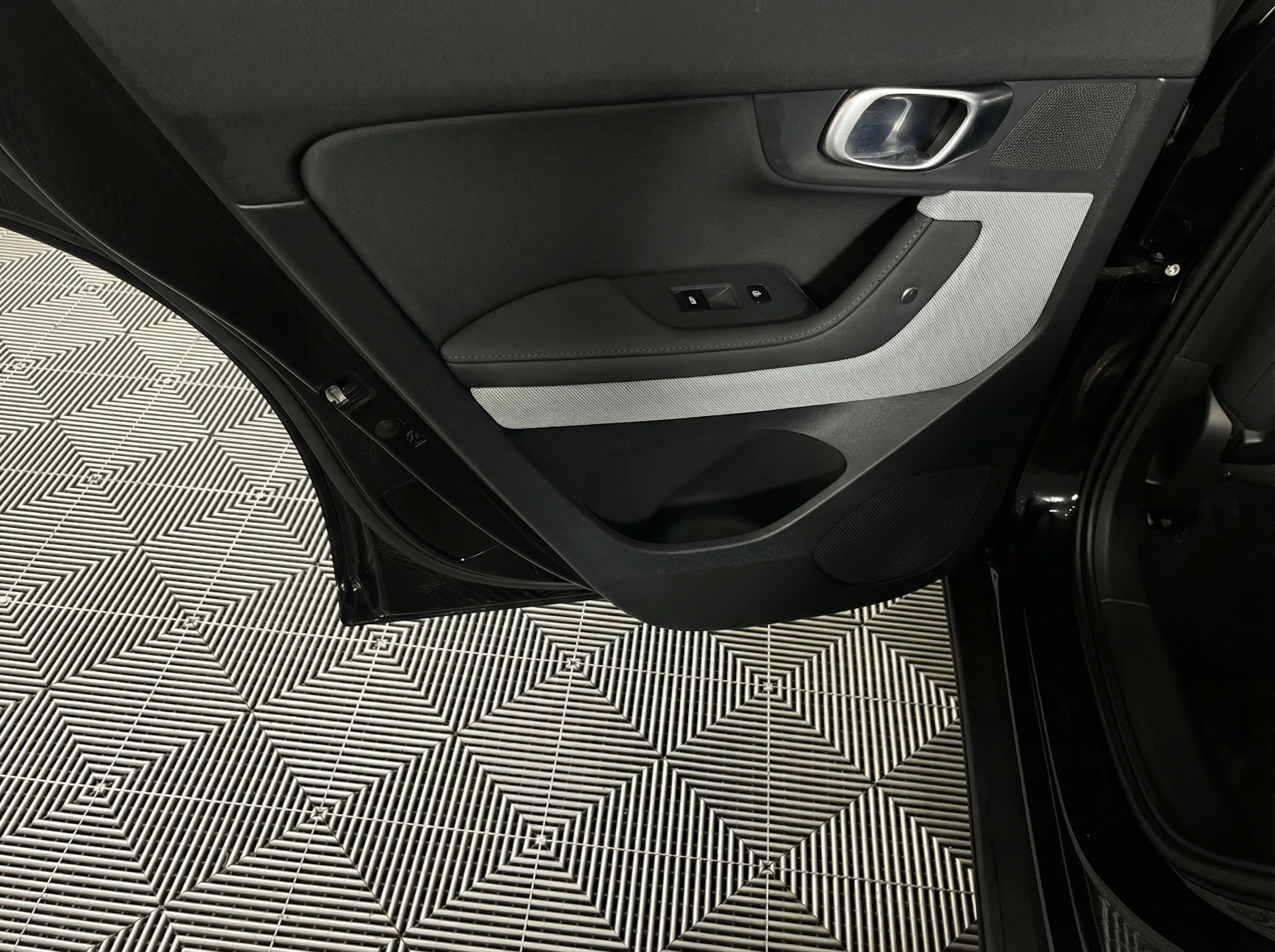 2023 Polestar 2 Long Range Dual Motor Performance Plus — thumbnail 13