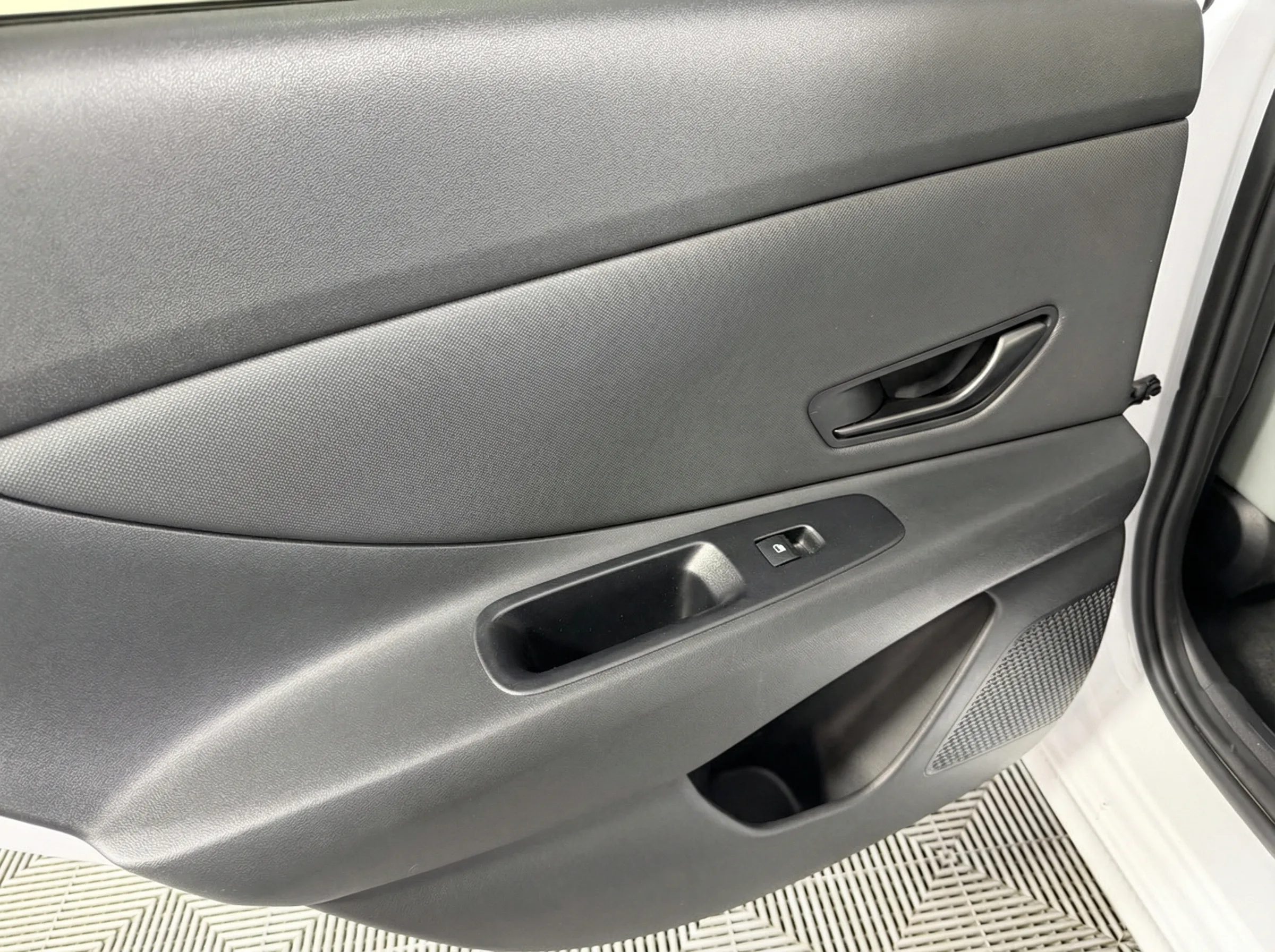 2025 Hyundai Elantra Hybrid Limited — thumbnail 13