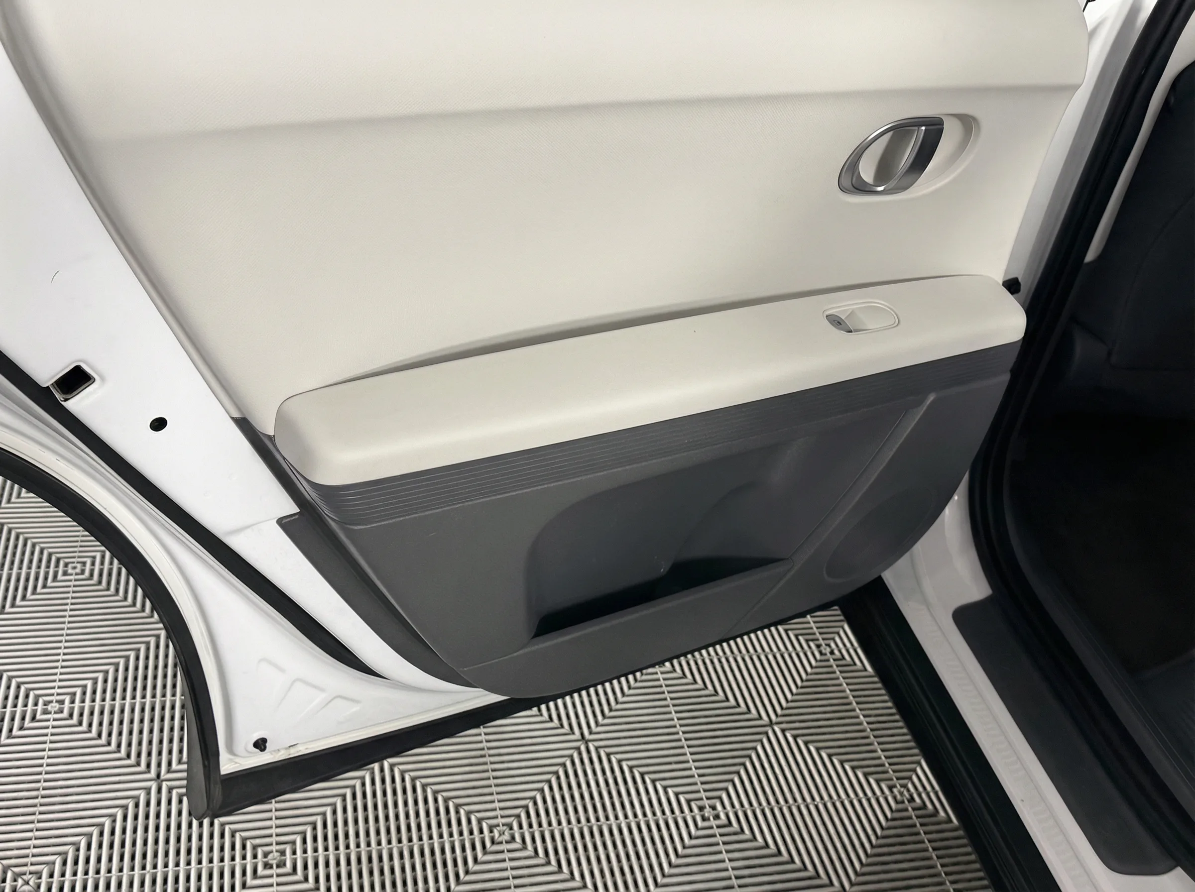 2024 Hyundai IONIQ 5 SEL — thumbnail 13
