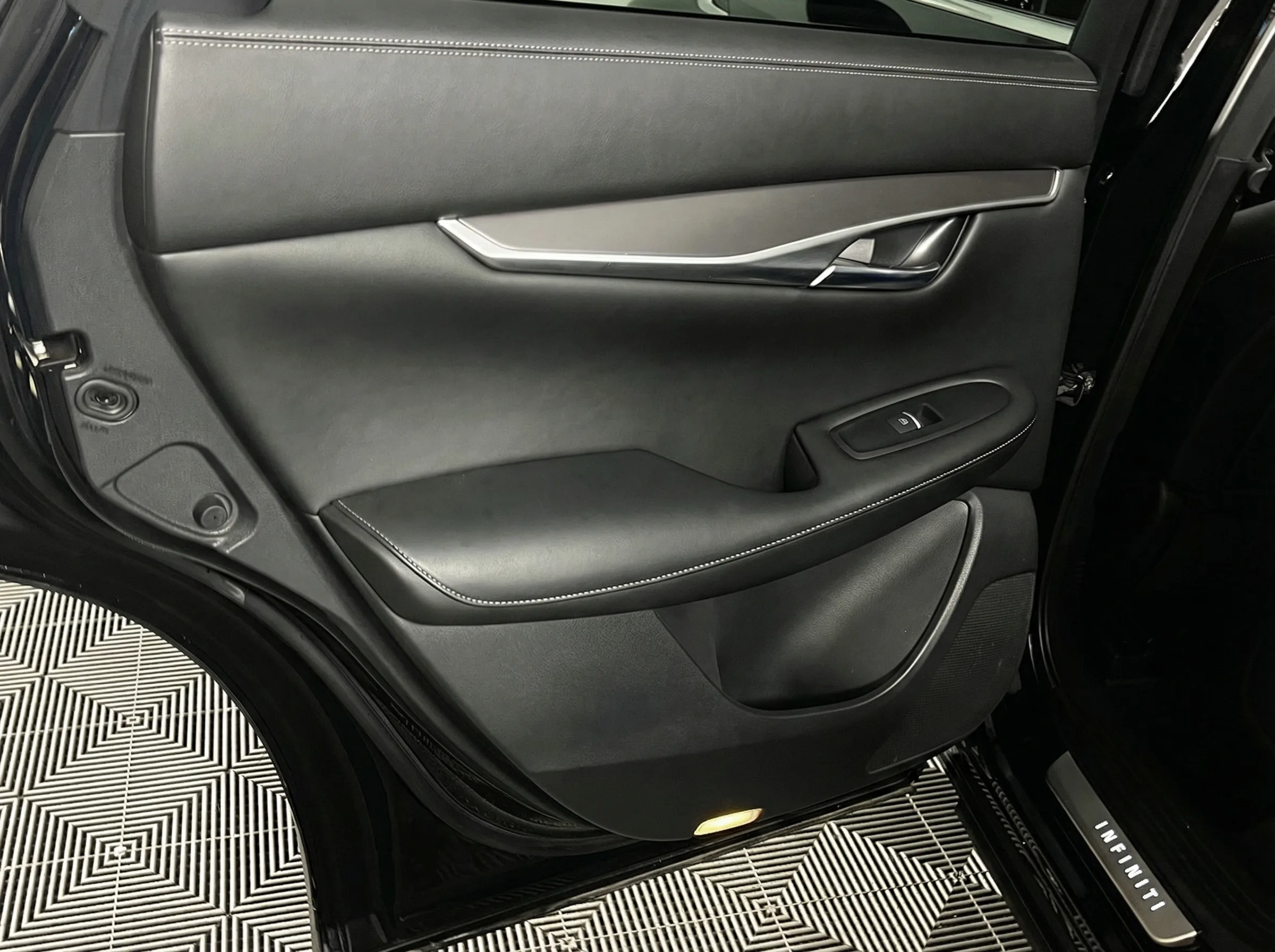 2023 INFINITI QX50 LUXE — thumbnail 14