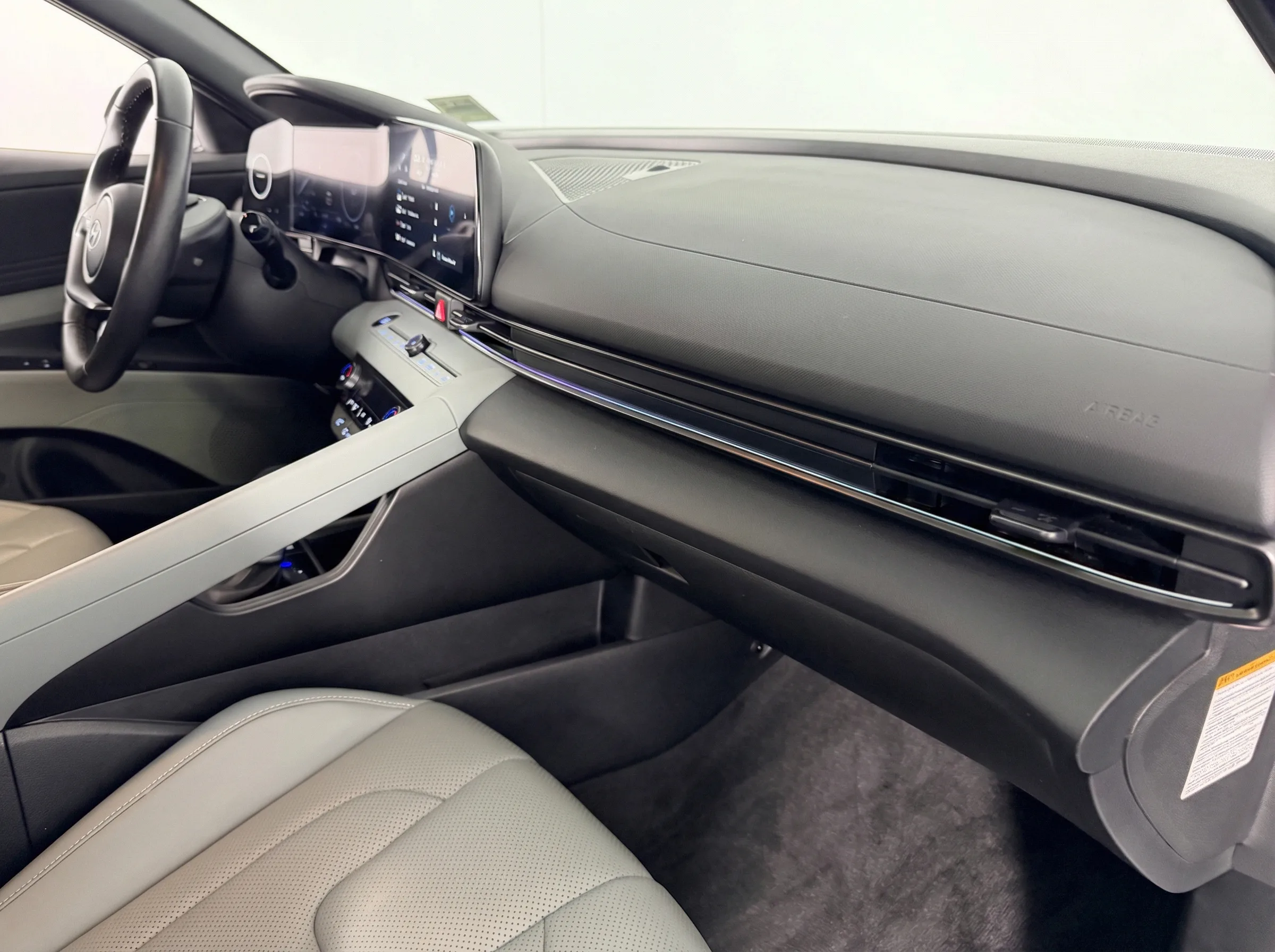2025 Hyundai Elantra Hybrid Limited — thumbnail 15