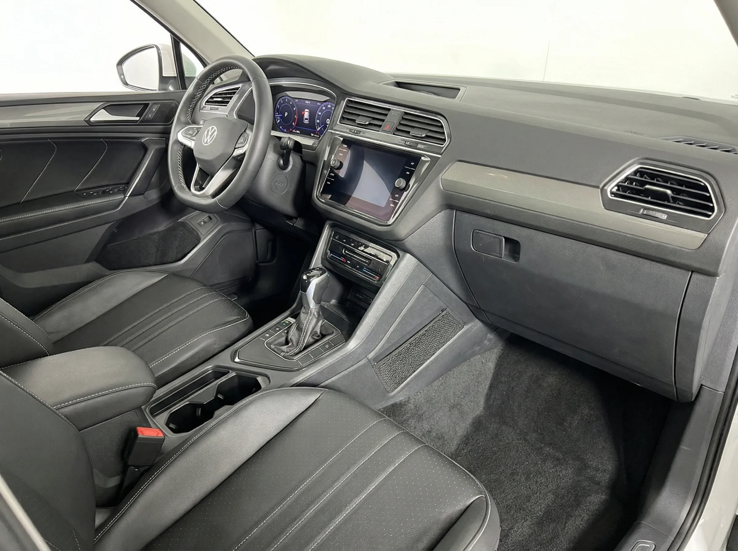 2024 Volkswagen Tiguan 2.0T Wolfsburg Edition — thumbnail 16