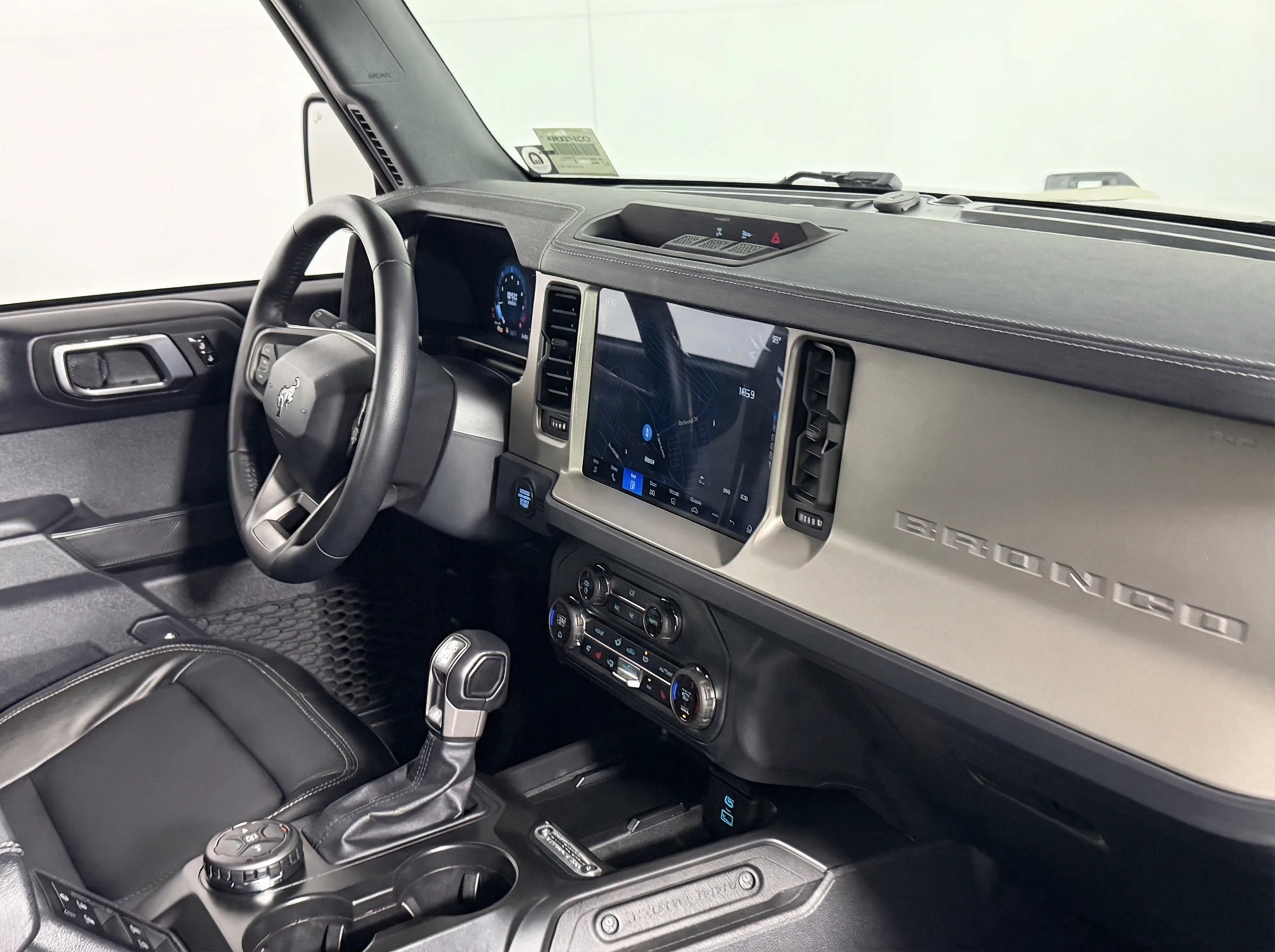 2025 Ford Bronco Outer Banks — thumbnail 16
