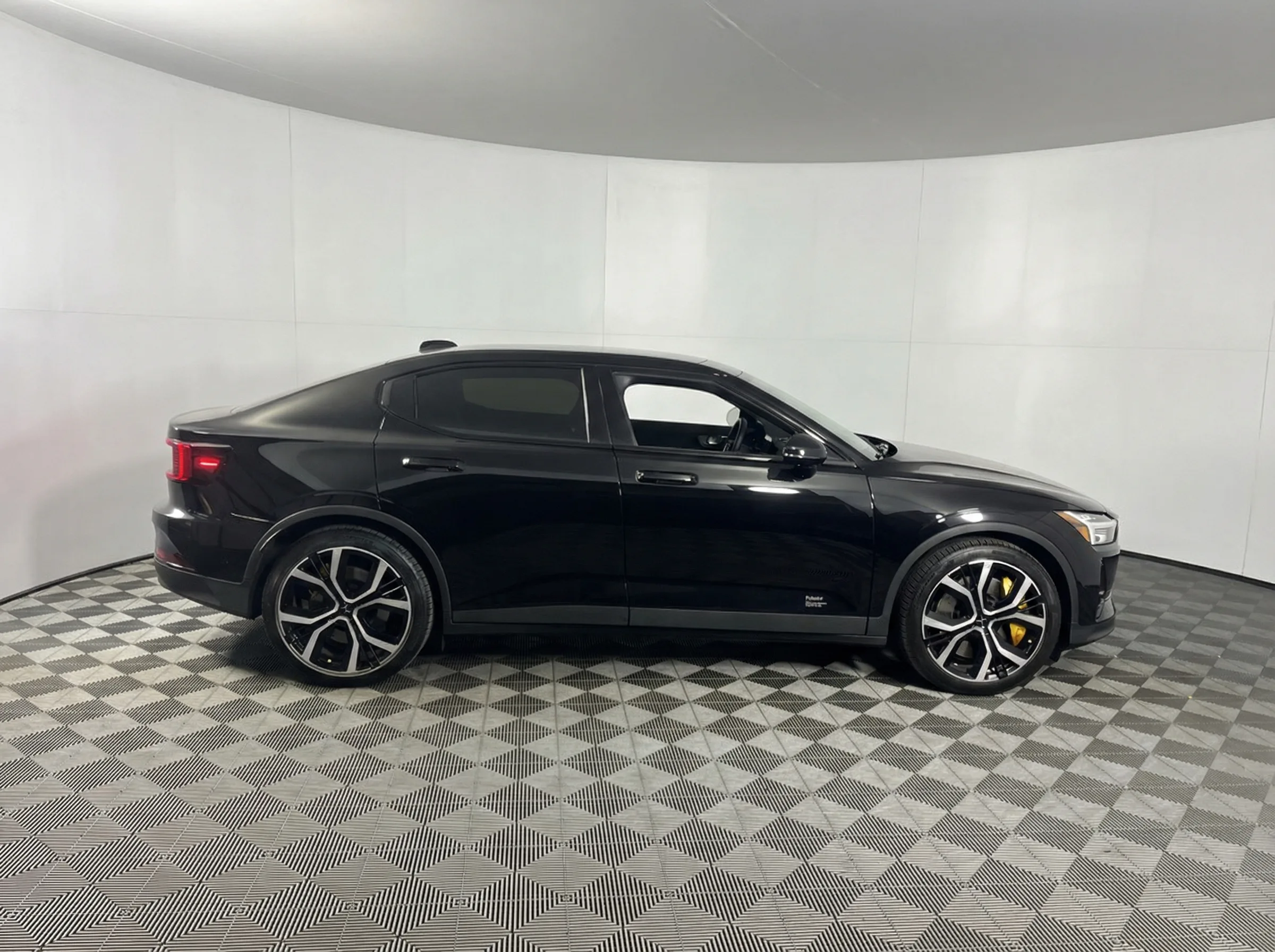 2023 Polestar 2 Long Range Dual Motor Performance Plus — thumbnail 2