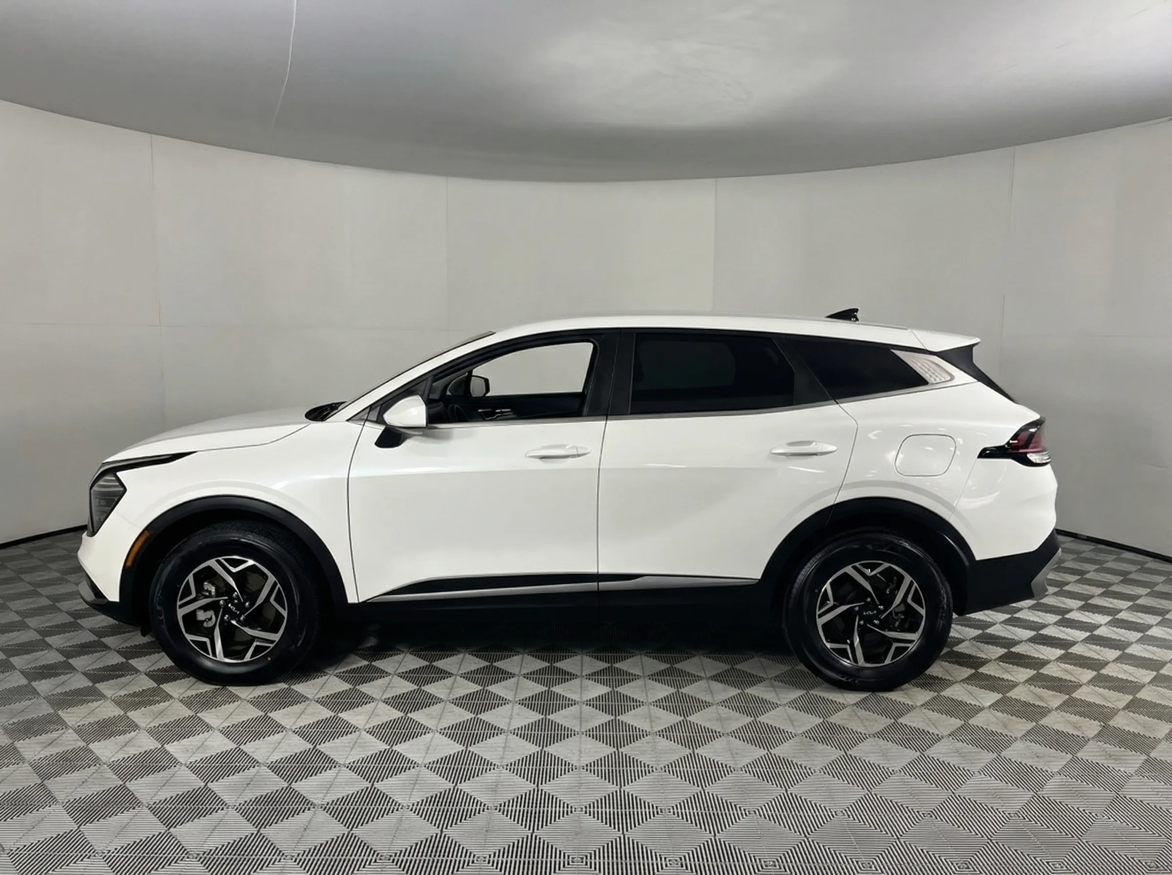 2024 Kia Sportage LX — thumbnail 2