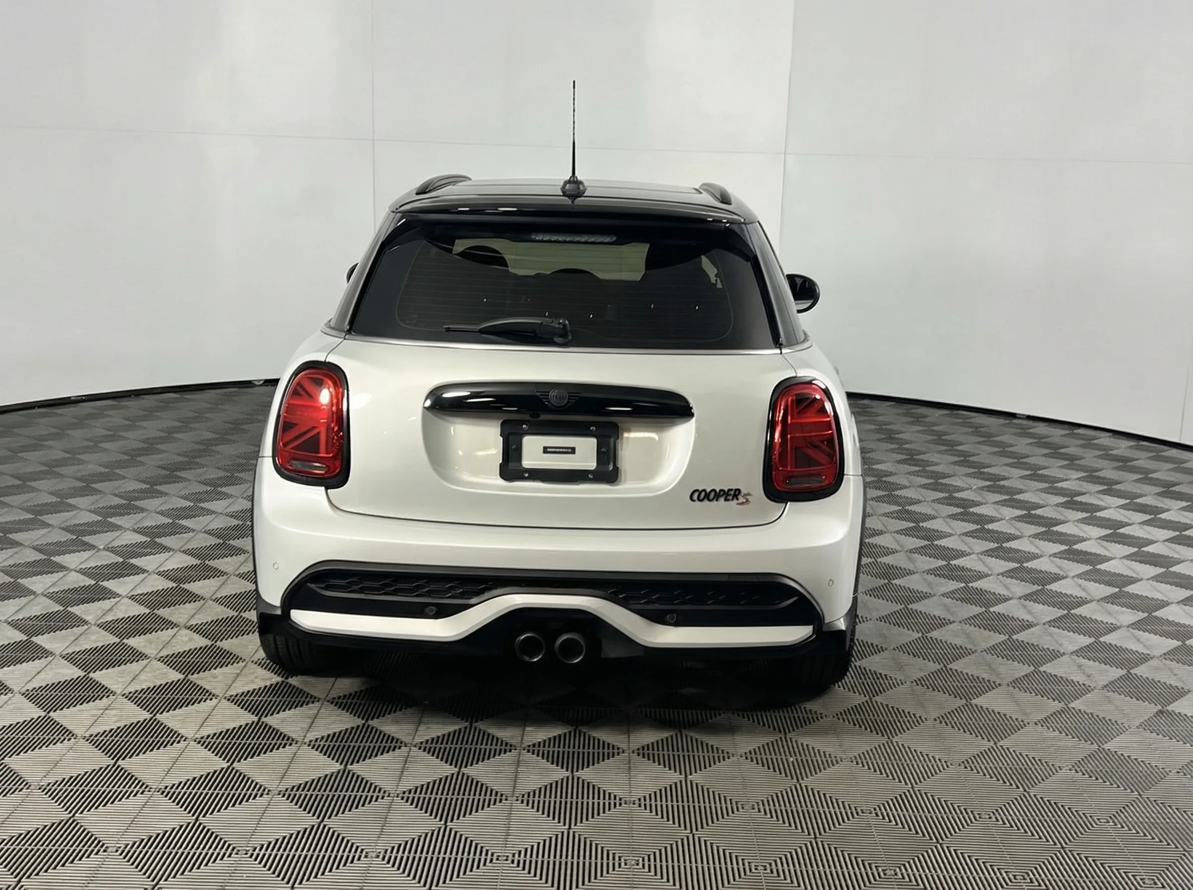 2023 MINI Cooper S Signature — thumbnail 2