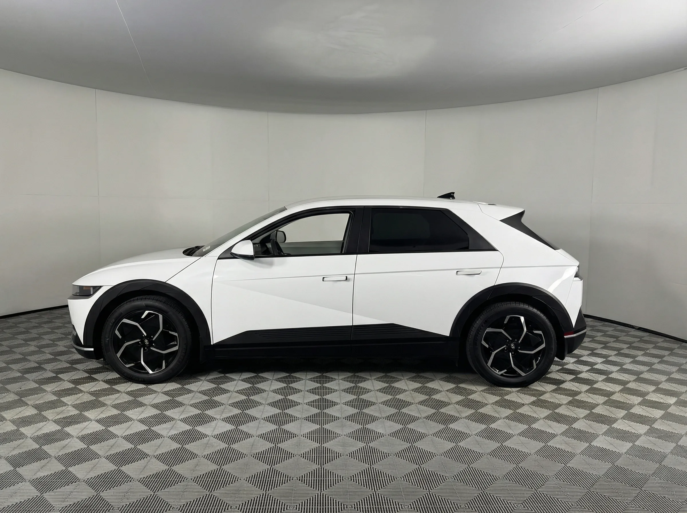 2024 Hyundai IONIQ 5 SEL — thumbnail 2