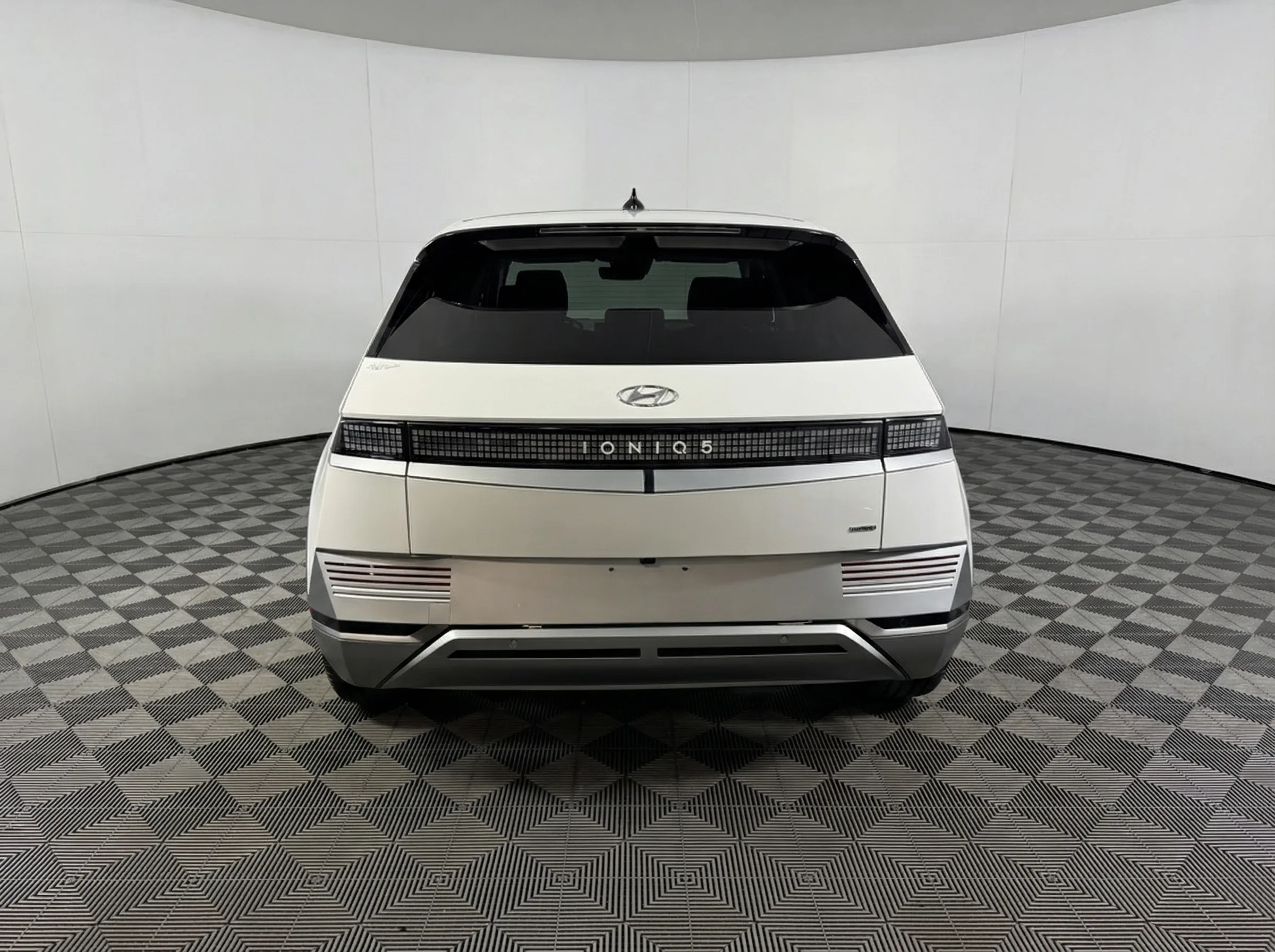 2023 Hyundai IONIQ 5 Limited — thumbnail 2