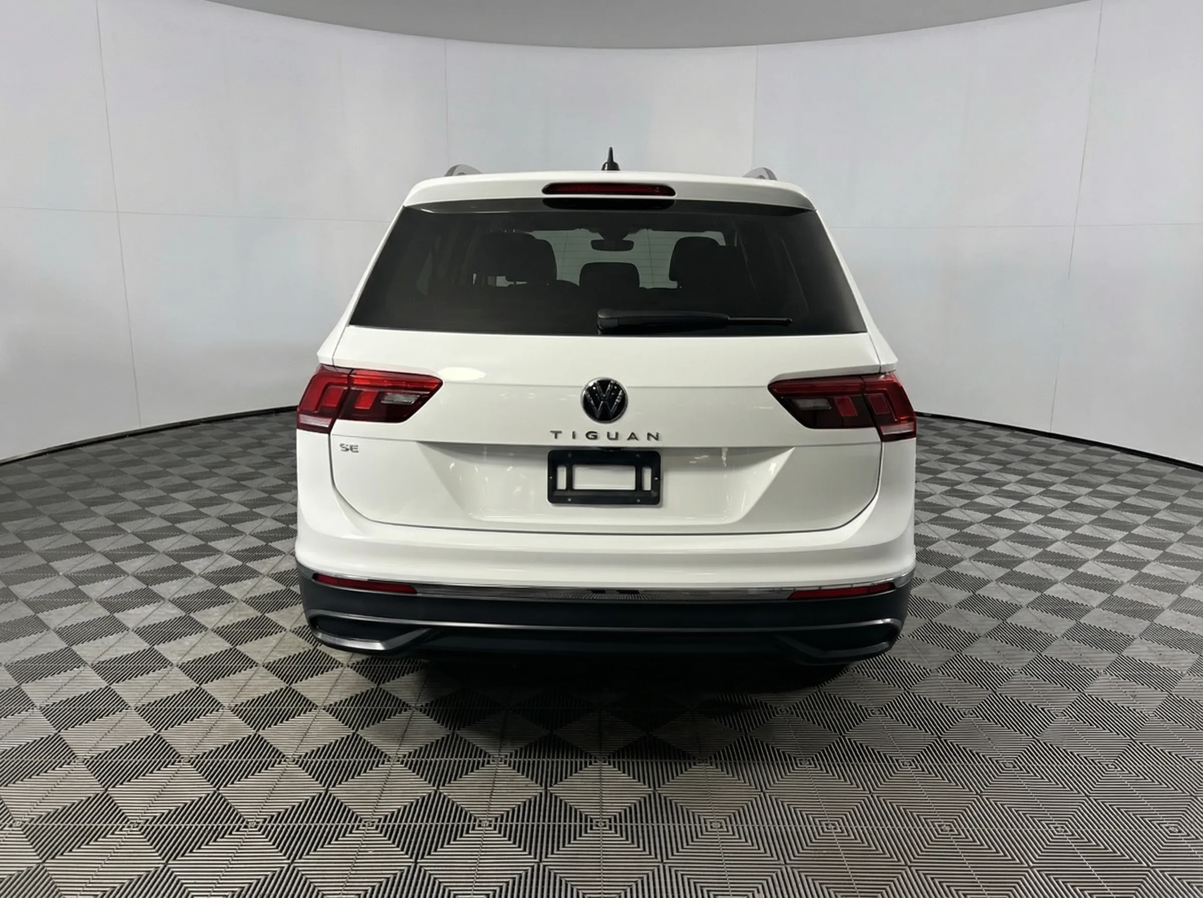 2024 Volkswagen Tiguan 2.0T Wolfsburg Edition — thumbnail 3