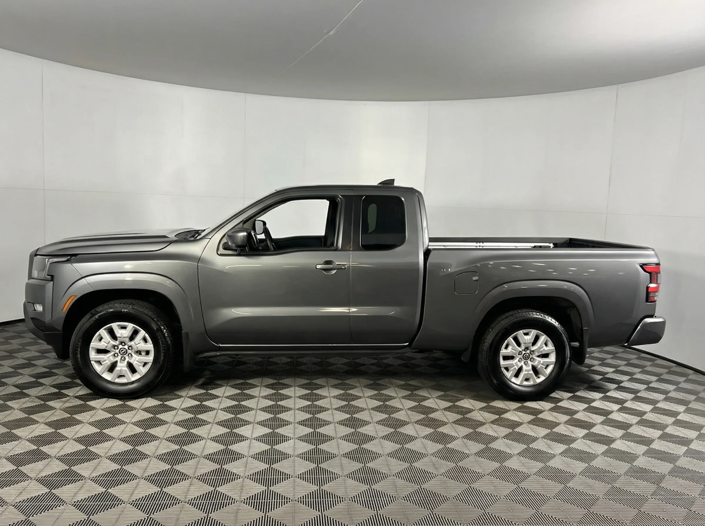 2024 Nissan Frontier SV — thumbnail 3