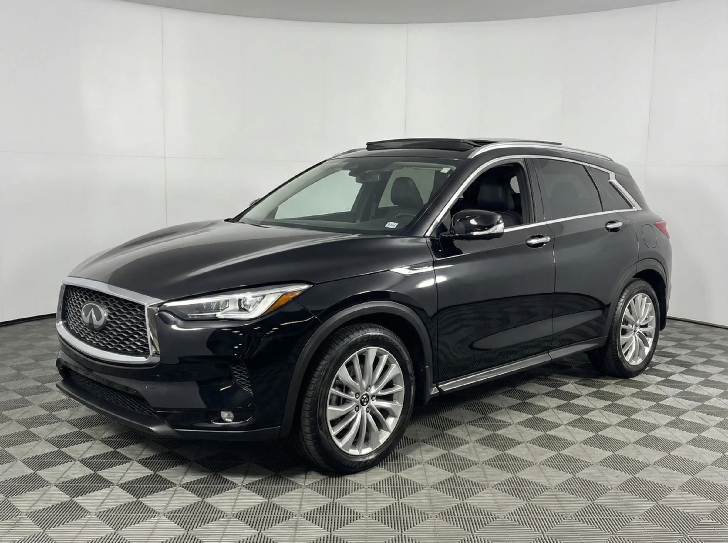 2023 INFINITI QX50 LUXE — thumbnail 3