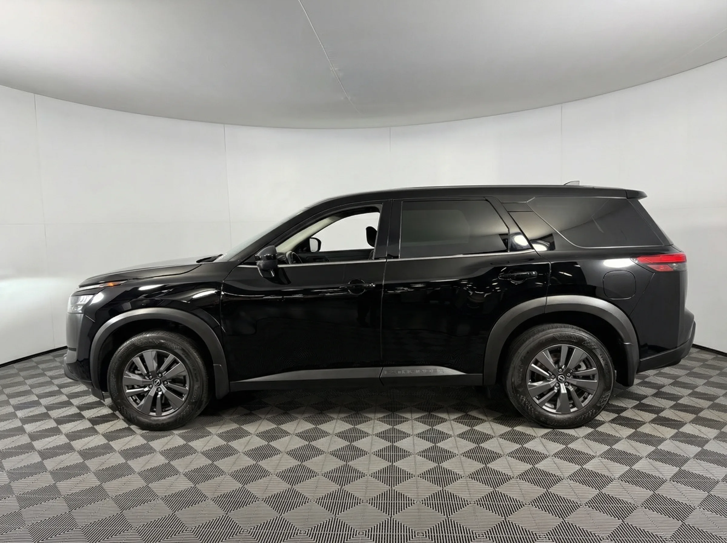 2024 Nissan Pathfinder S — thumbnail 3