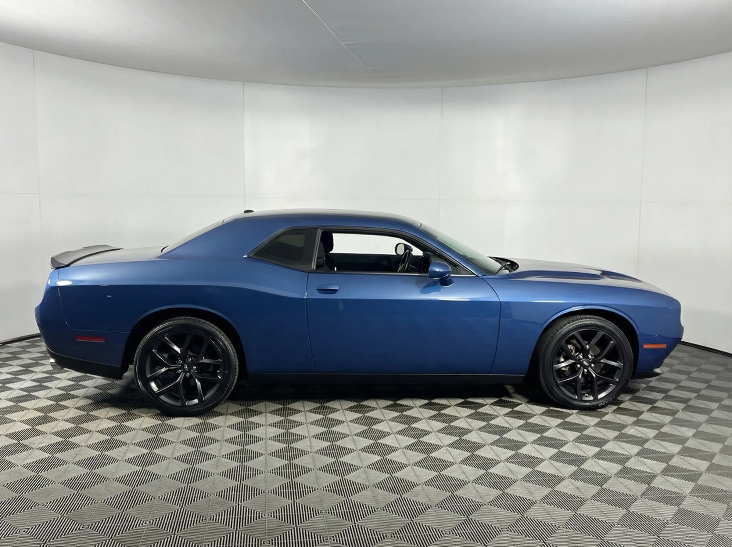 2023 Dodge Challenger SXT — thumbnail 3