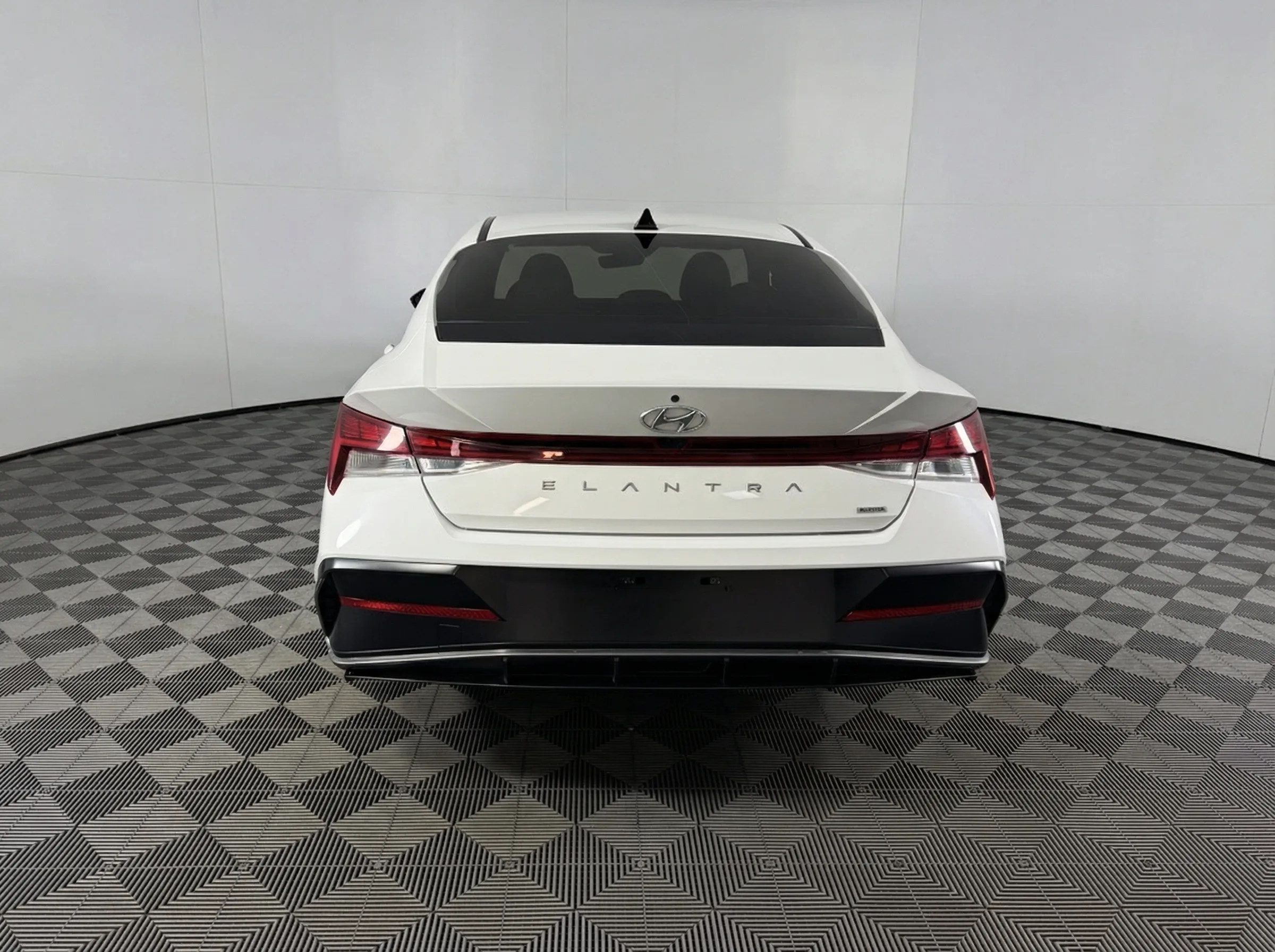 2025 Hyundai Elantra Hybrid Limited — thumbnail 3