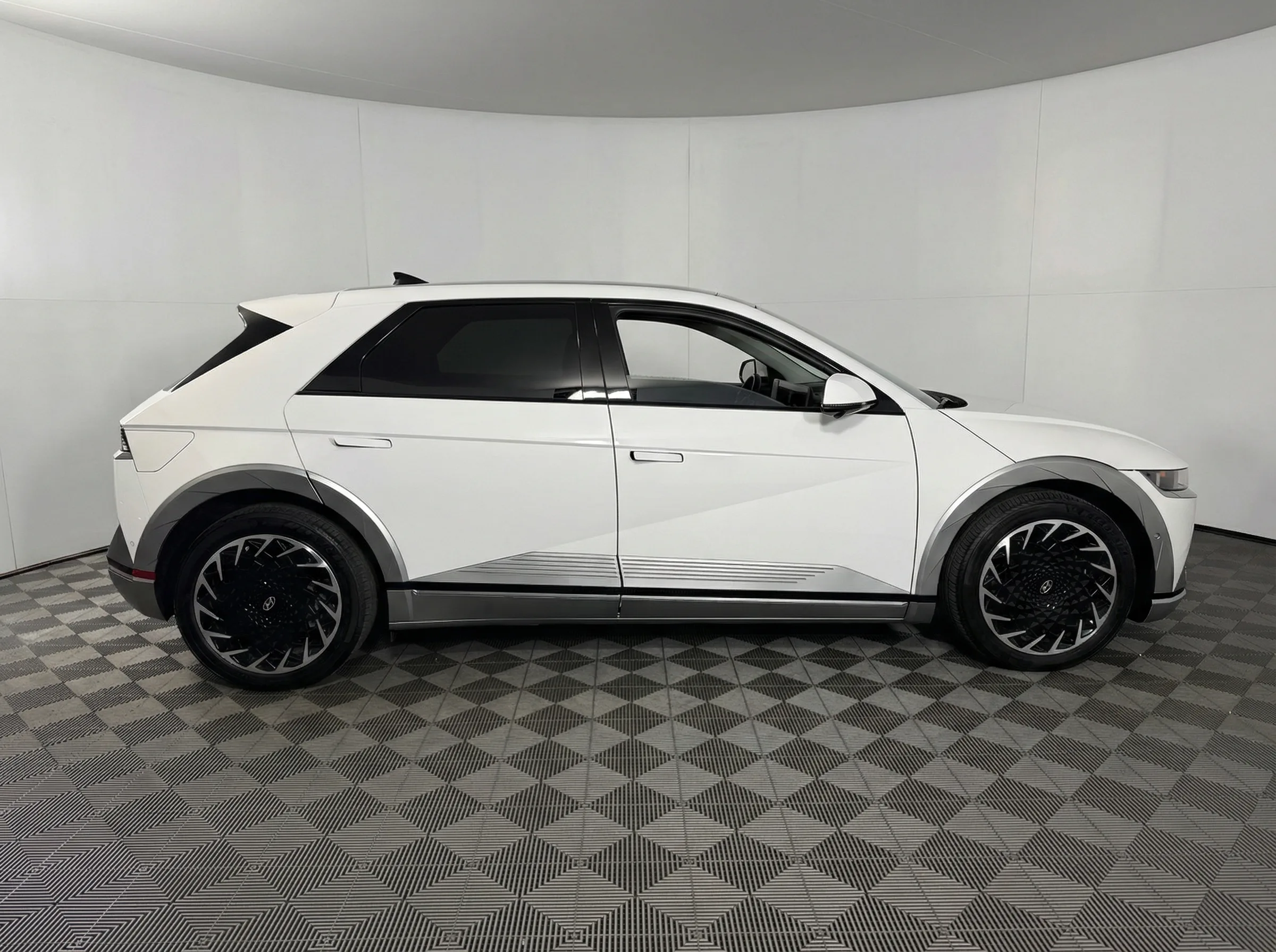 2023 Hyundai IONIQ 5 Limited — thumbnail 3