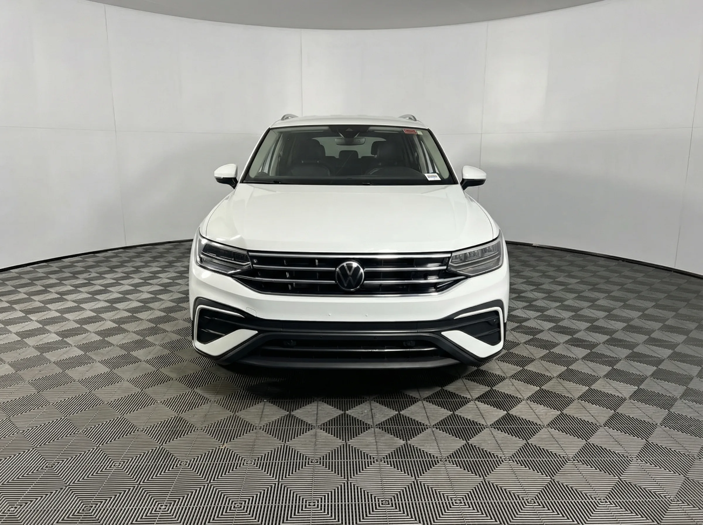 2024 Volkswagen Tiguan 2.0T Wolfsburg Edition — thumbnail 4