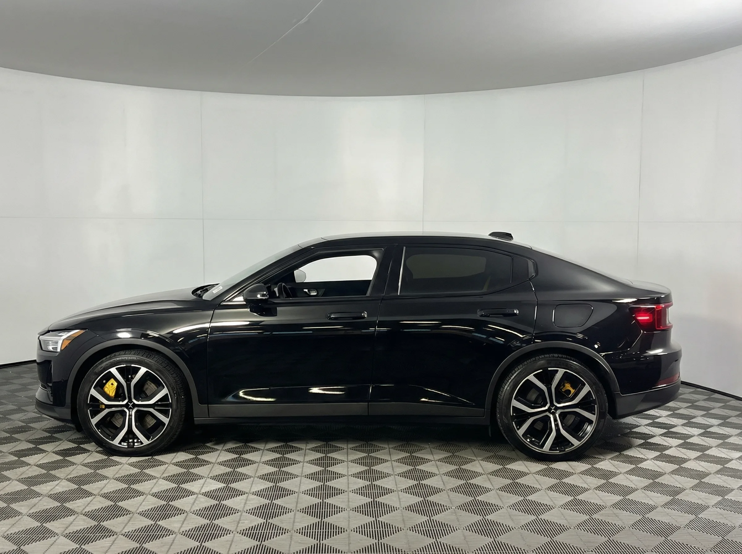 2023 Polestar 2 Long Range Dual Motor Performance Plus — thumbnail 4