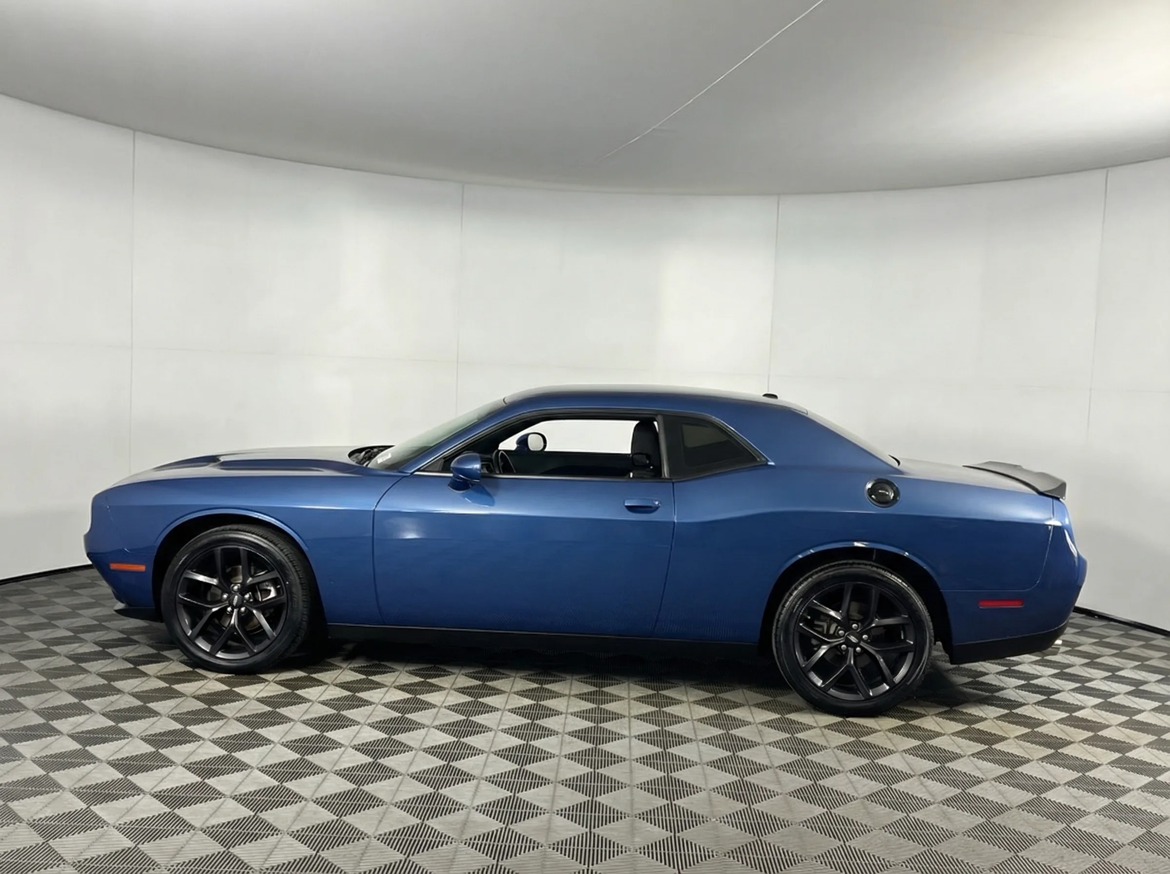 2023 Dodge Challenger SXT — thumbnail 4