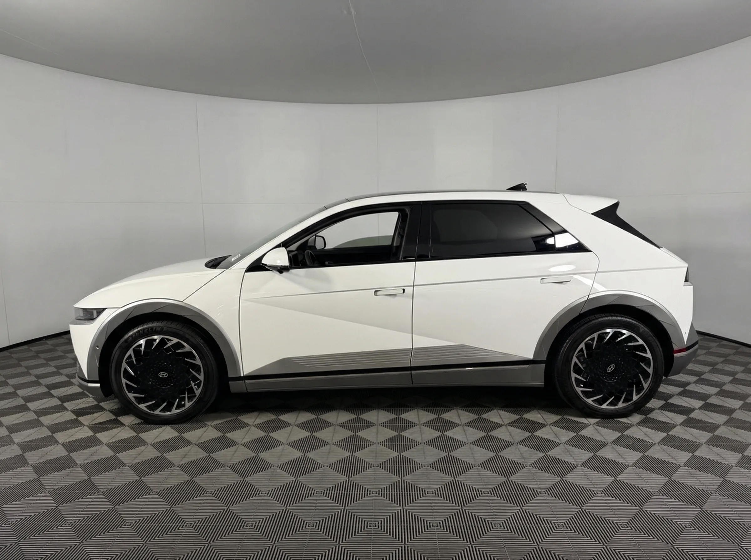 2023 Hyundai IONIQ 5 Limited — thumbnail 4