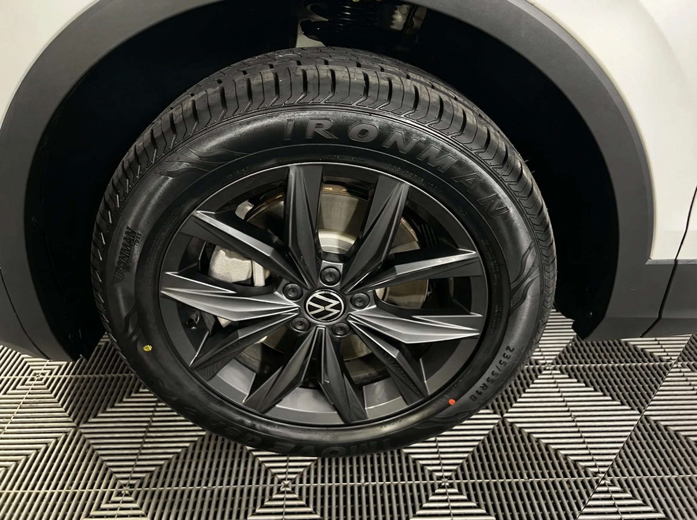 2024 Volkswagen Tiguan 2.0T Wolfsburg Edition — thumbnail 5