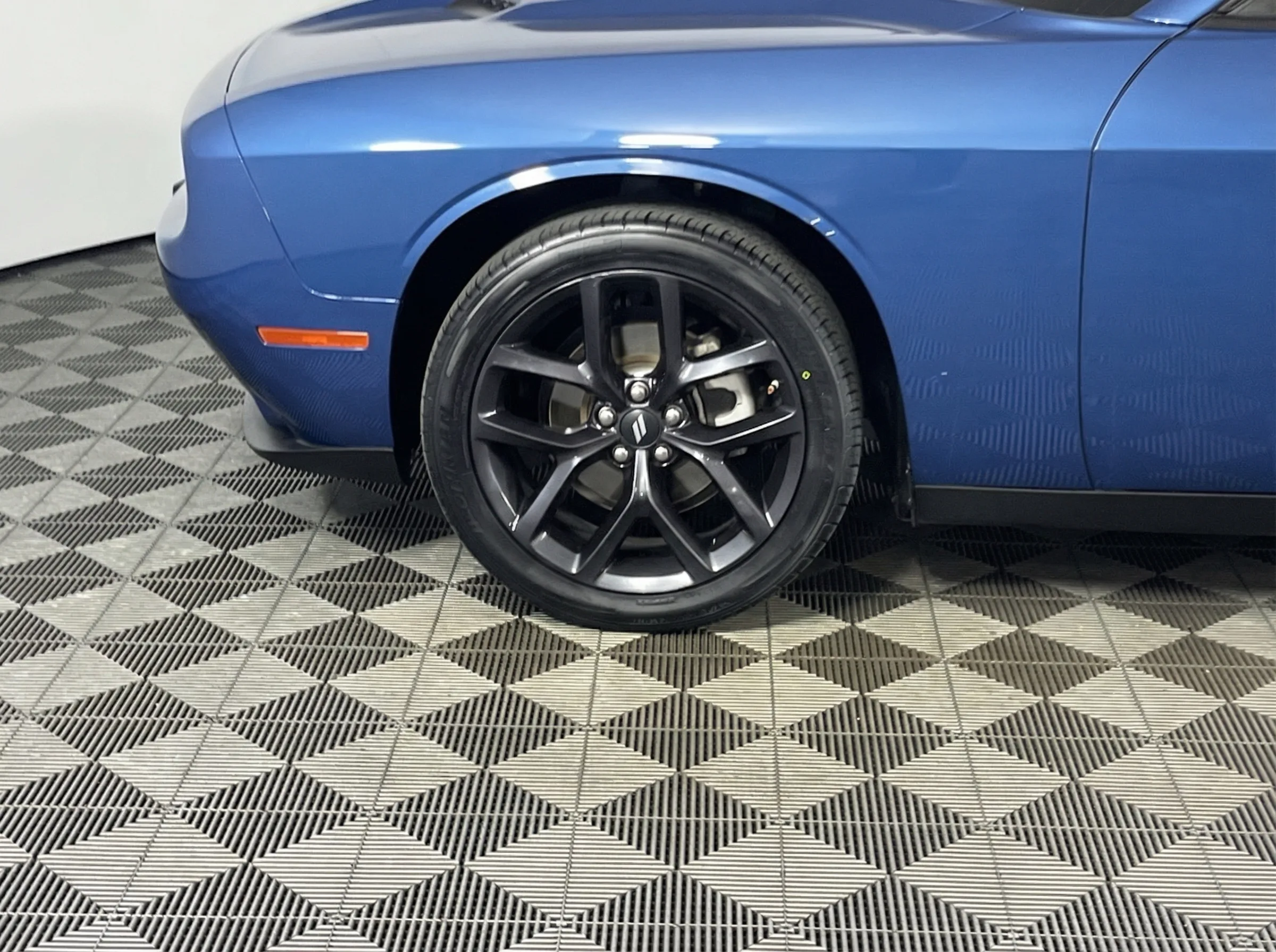 2023 Dodge Challenger SXT — thumbnail 5