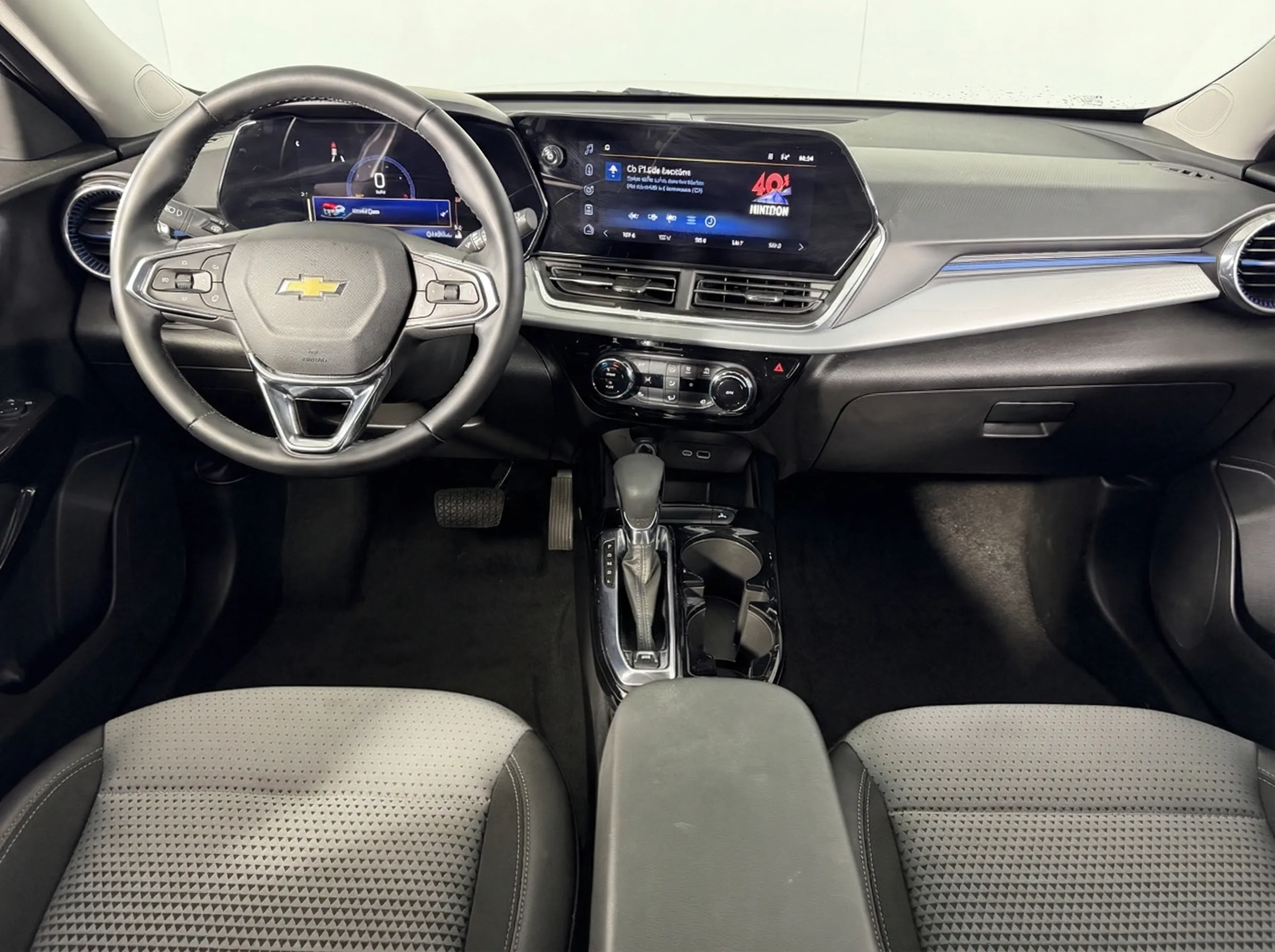 2025 Chevrolet Trax LT — thumbnail 6