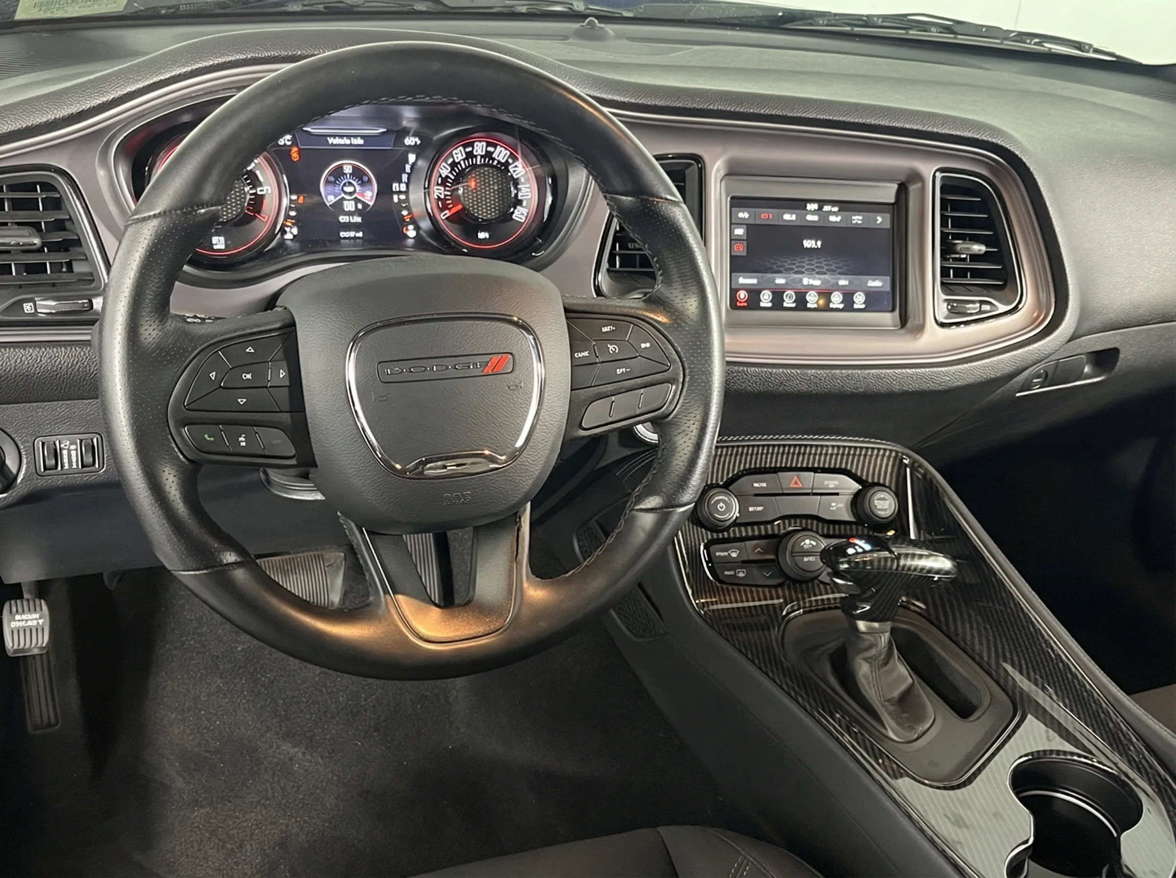 2023 Dodge Challenger SXT — thumbnail 6