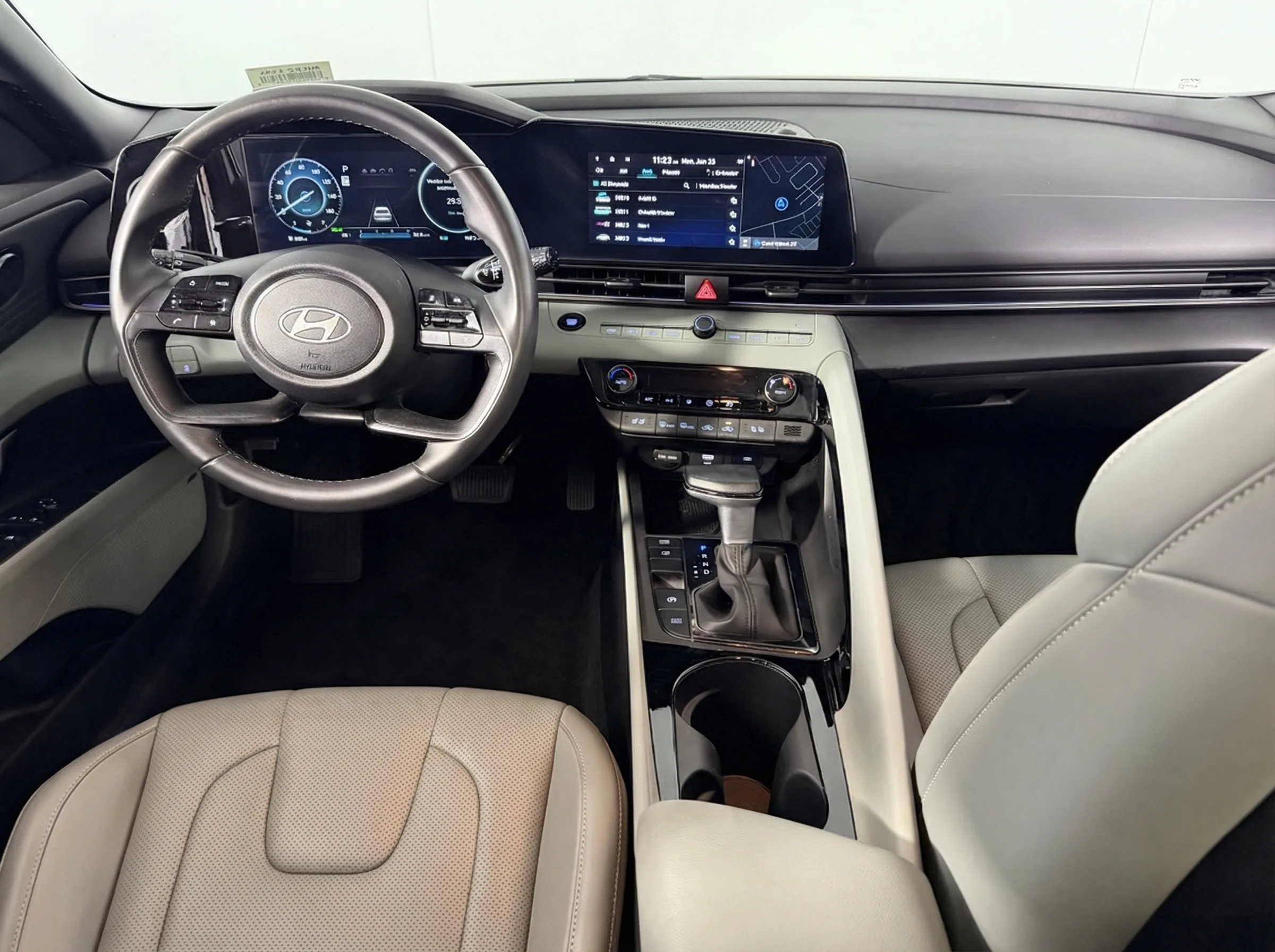 2025 Hyundai Elantra Hybrid Limited — thumbnail 6