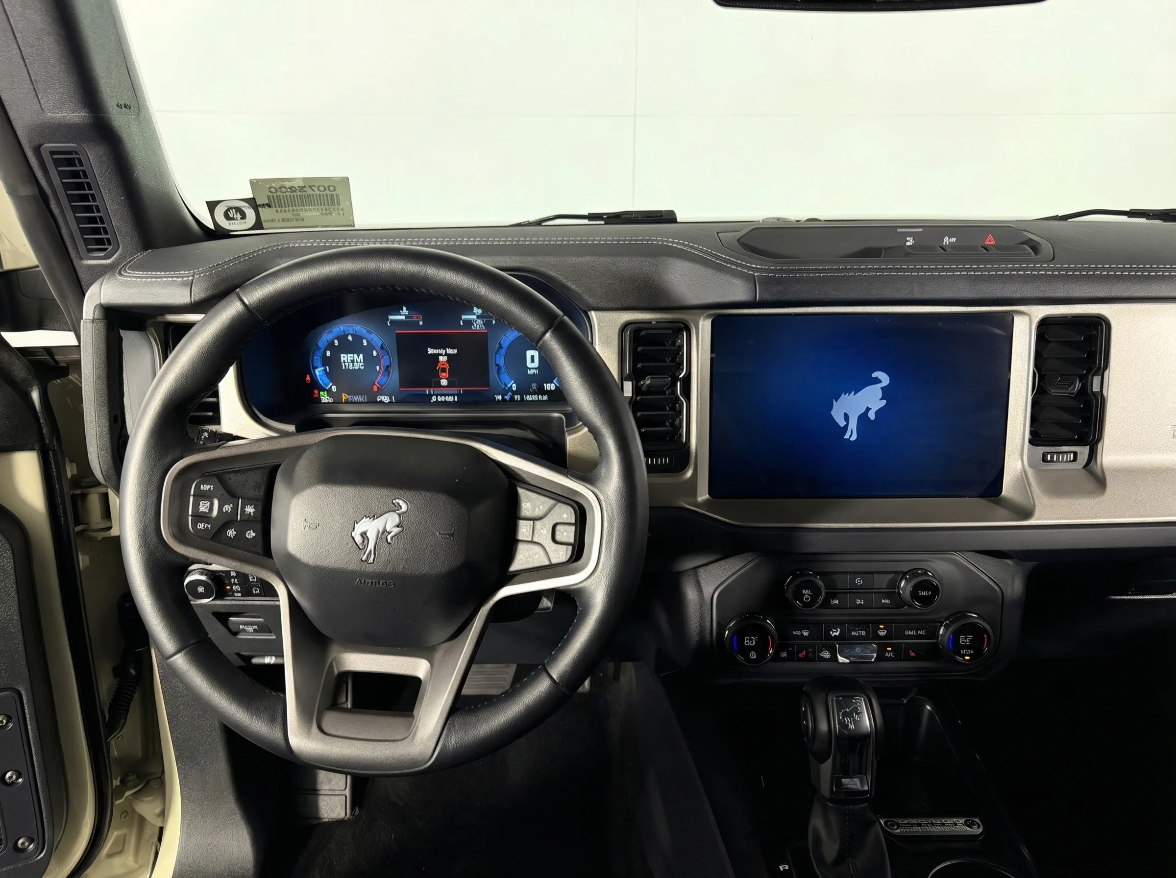 2025 Ford Bronco Outer Banks — thumbnail 6