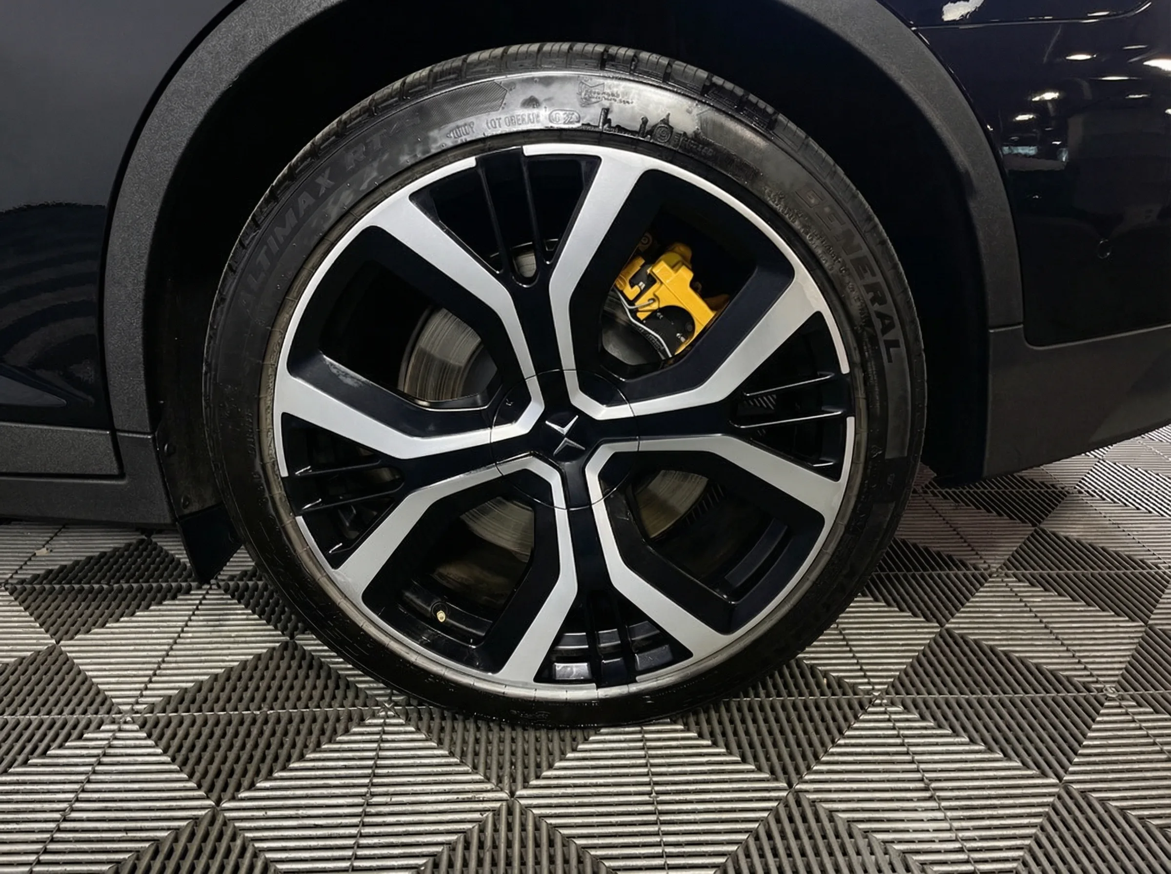 2023 Polestar 2 Long Range Dual Motor Performance Plus — thumbnail 7
