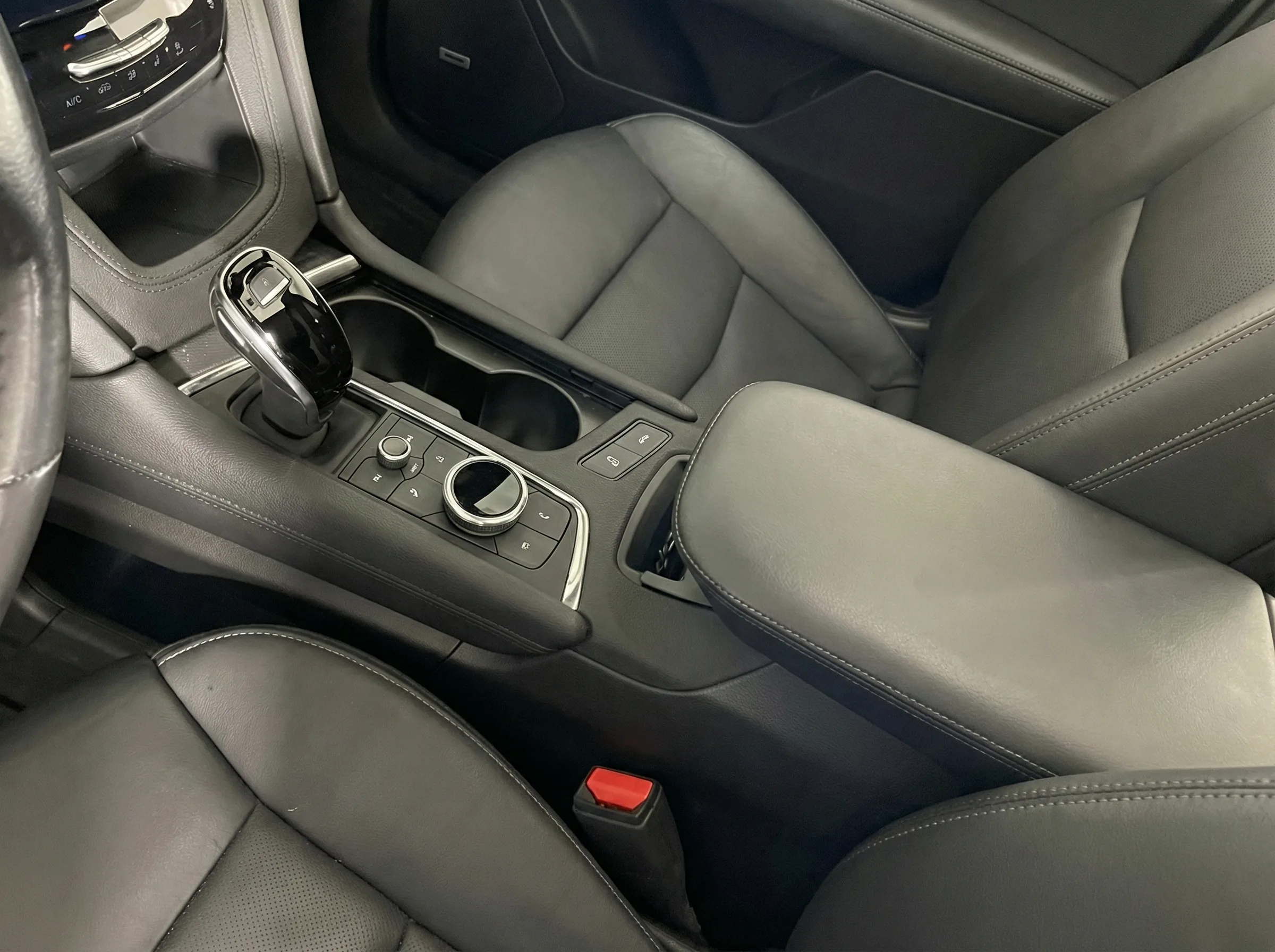 2024 Cadillac XT6 Premium Luxury — thumbnail 7