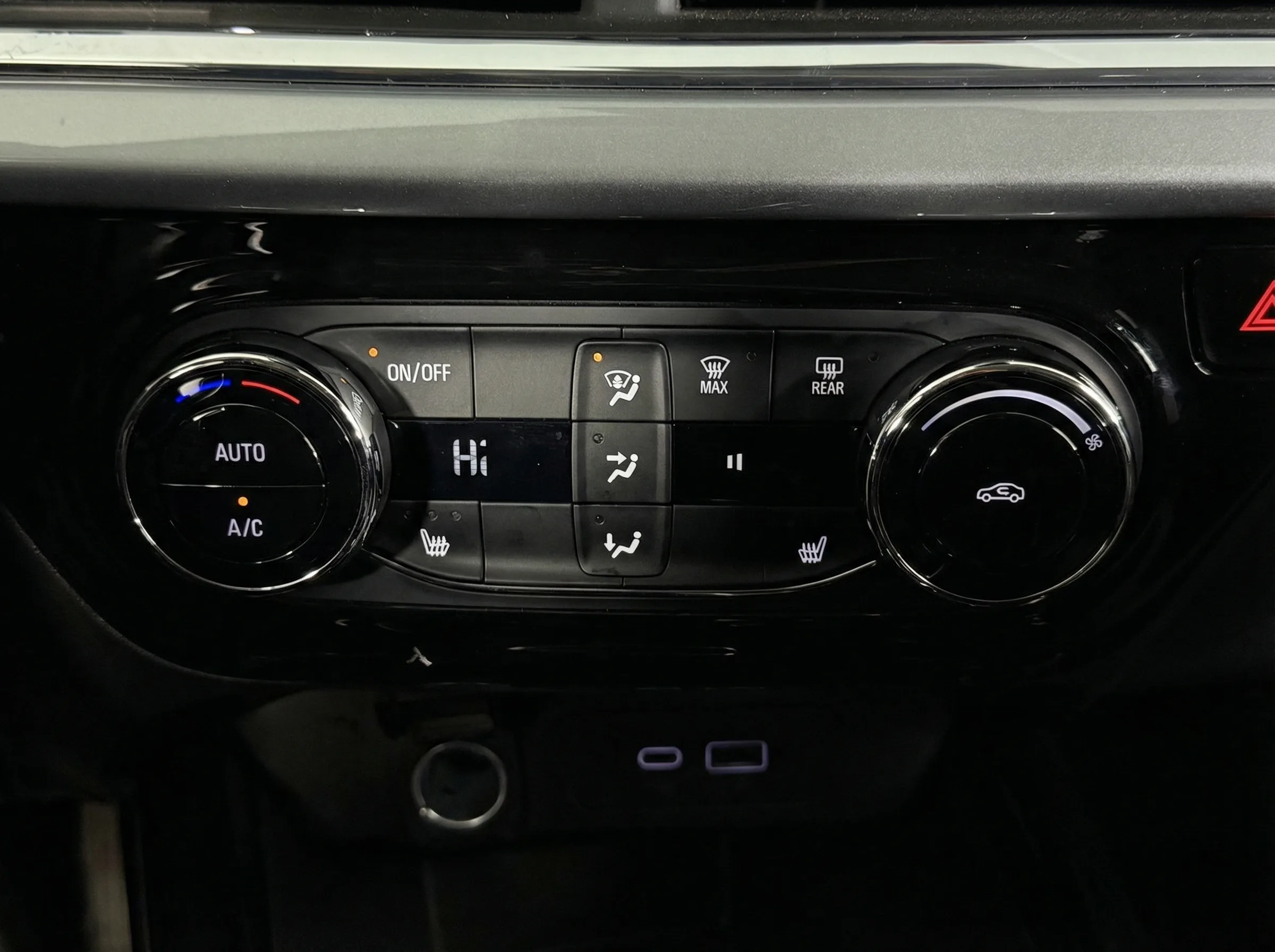 2025 Chevrolet Trax LT — thumbnail 8