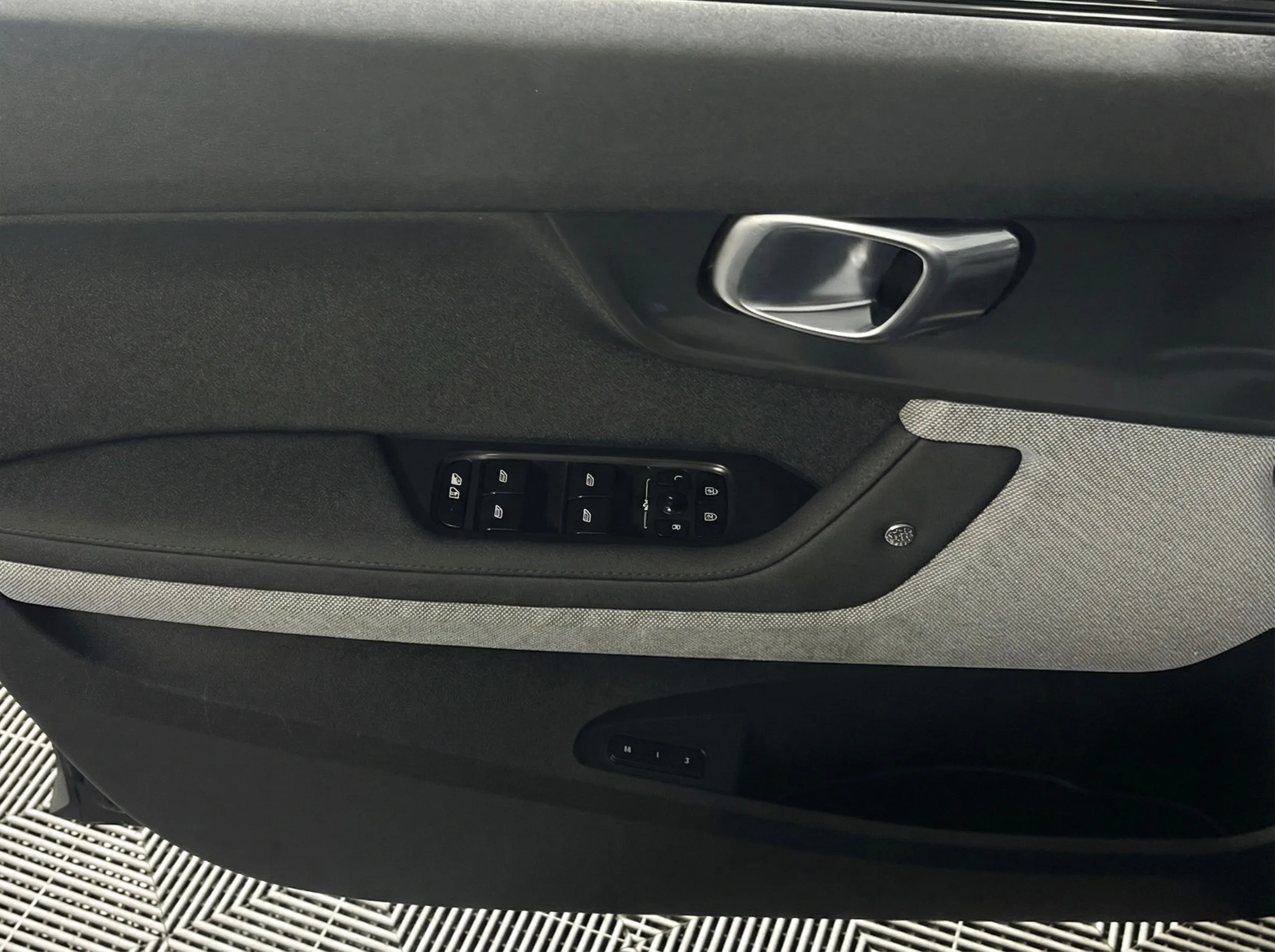2023 Polestar 2 Long Range Single Motor — thumbnail 8