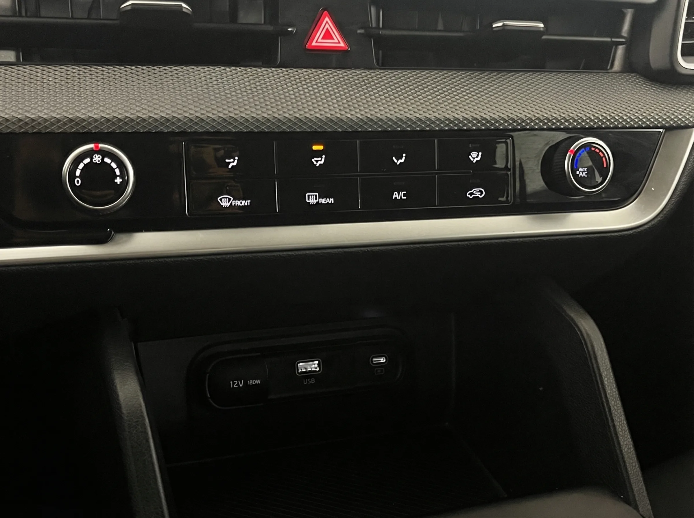 2024 Kia Sportage LX — thumbnail 8