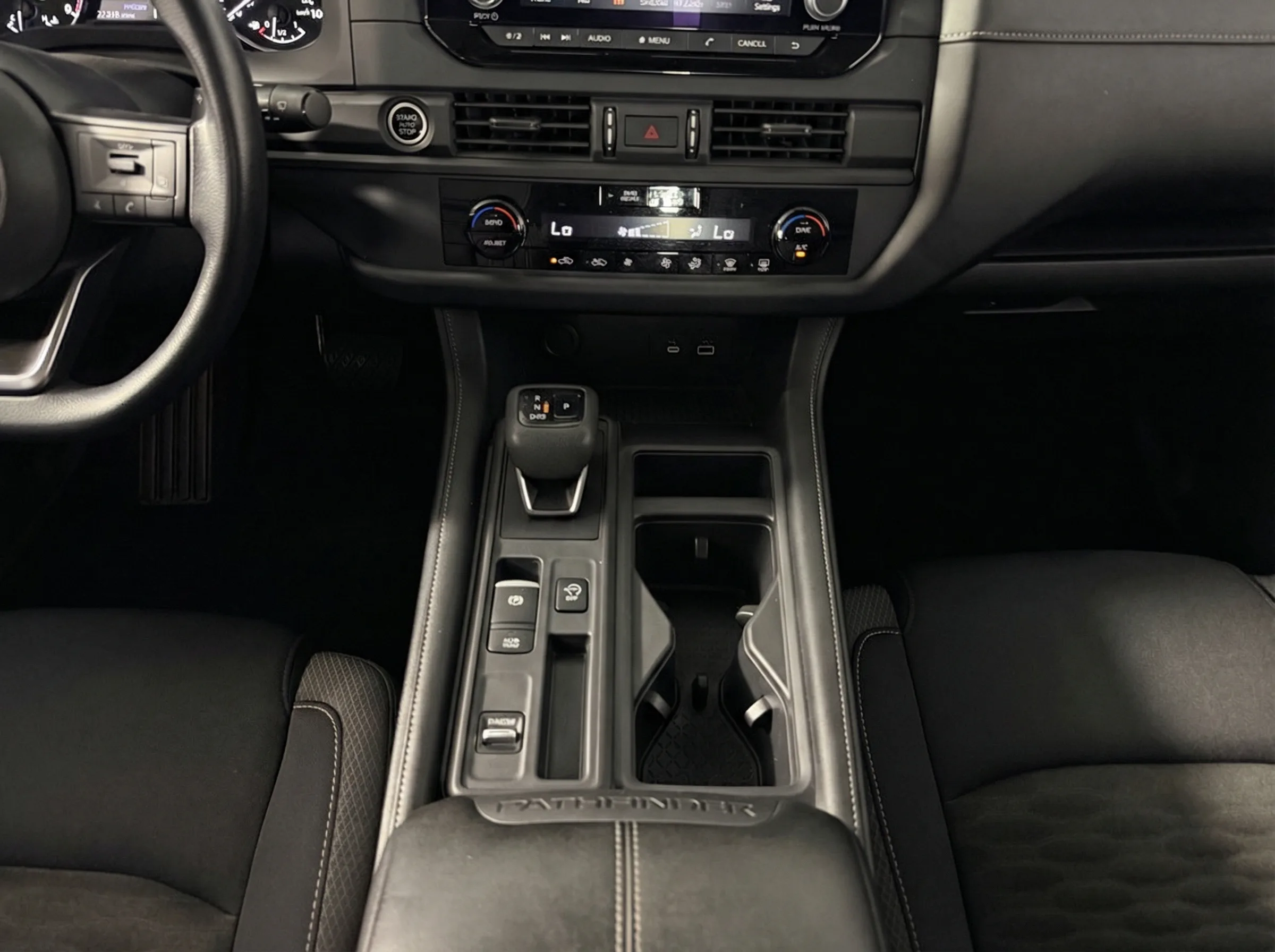 2024 Nissan Pathfinder S — thumbnail 8