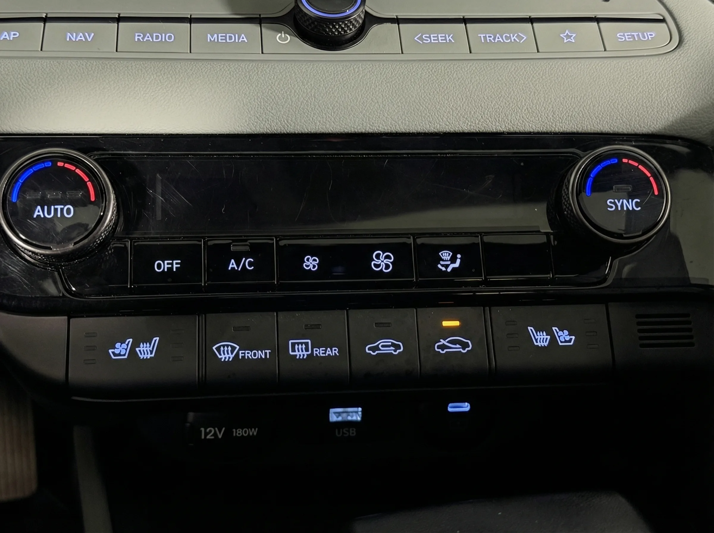2025 Hyundai Elantra Hybrid Limited — thumbnail 8
