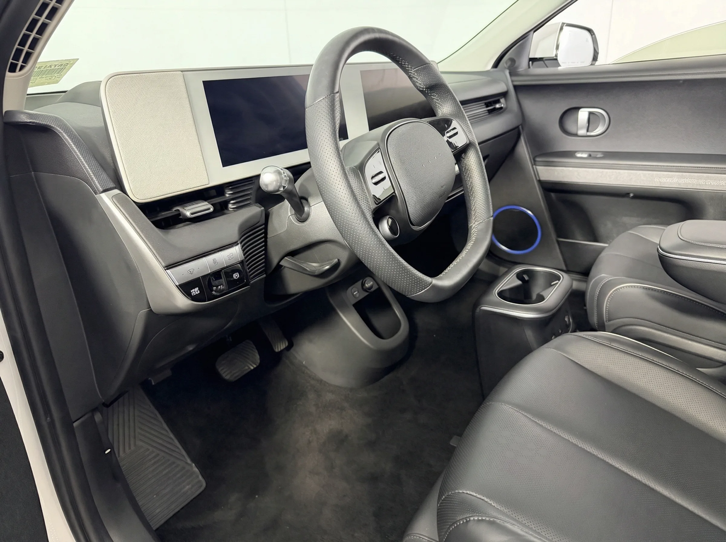2023 Hyundai IONIQ 5 Limited — thumbnail 8