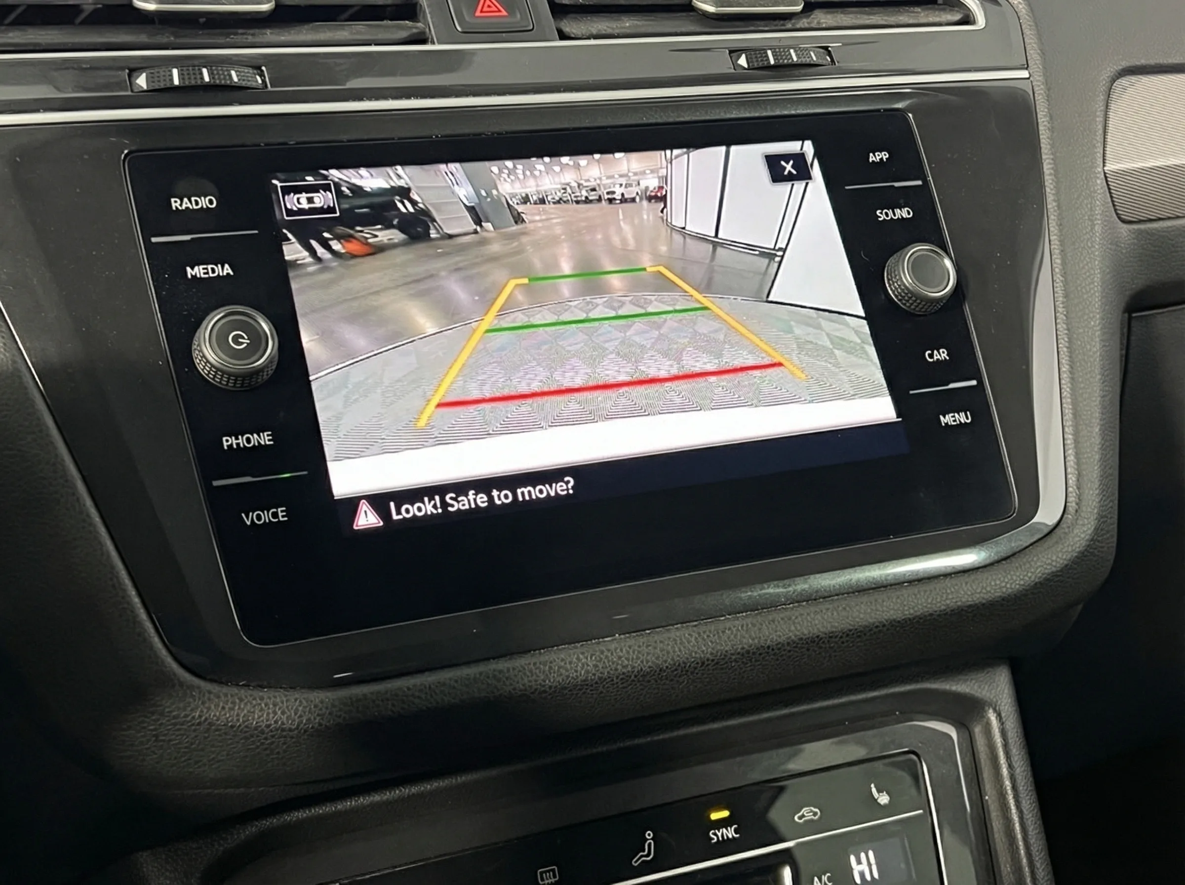 2024 Volkswagen Tiguan 2.0T Wolfsburg Edition — thumbnail 9