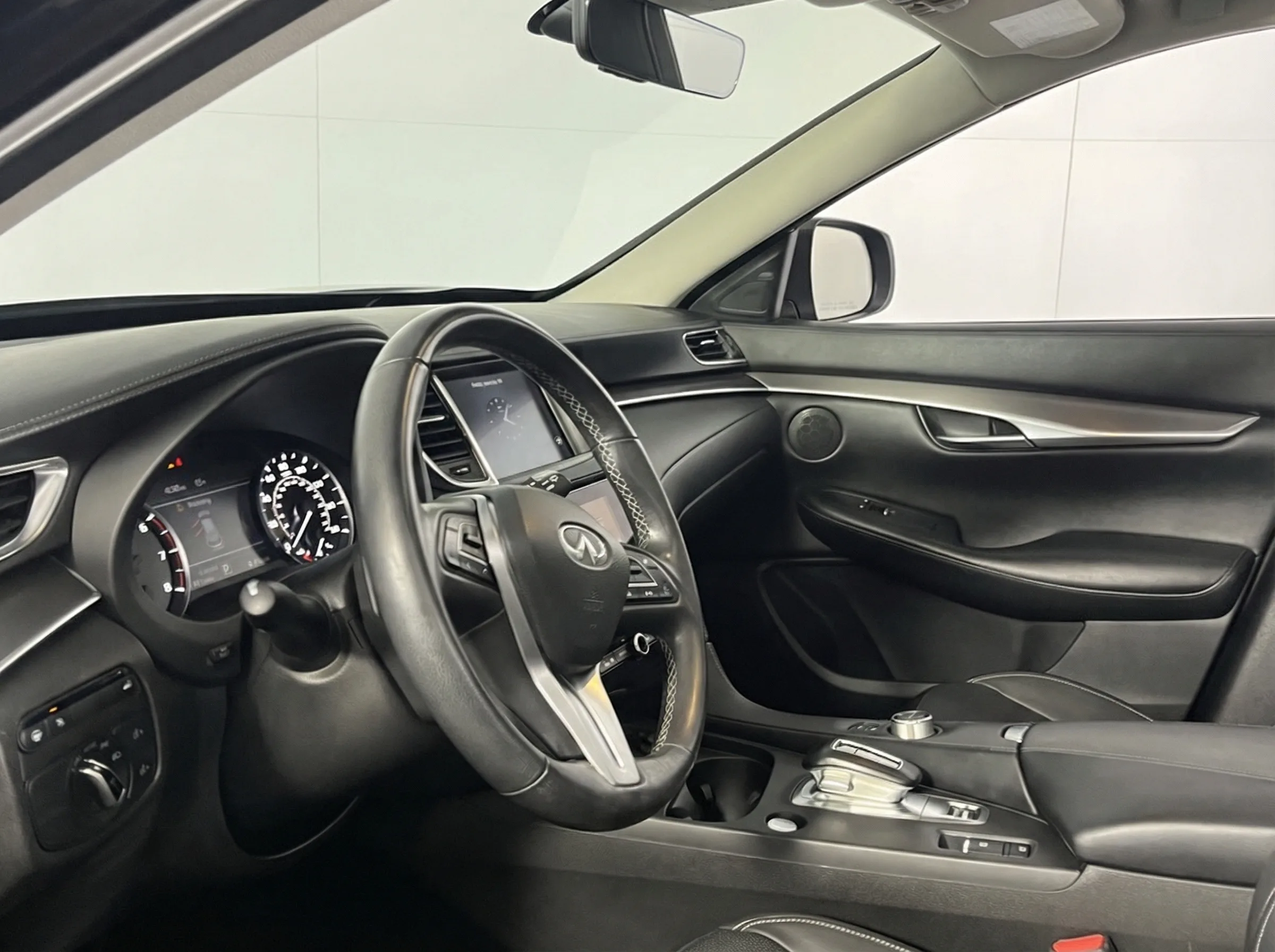 2023 INFINITI QX50 LUXE — thumbnail 9